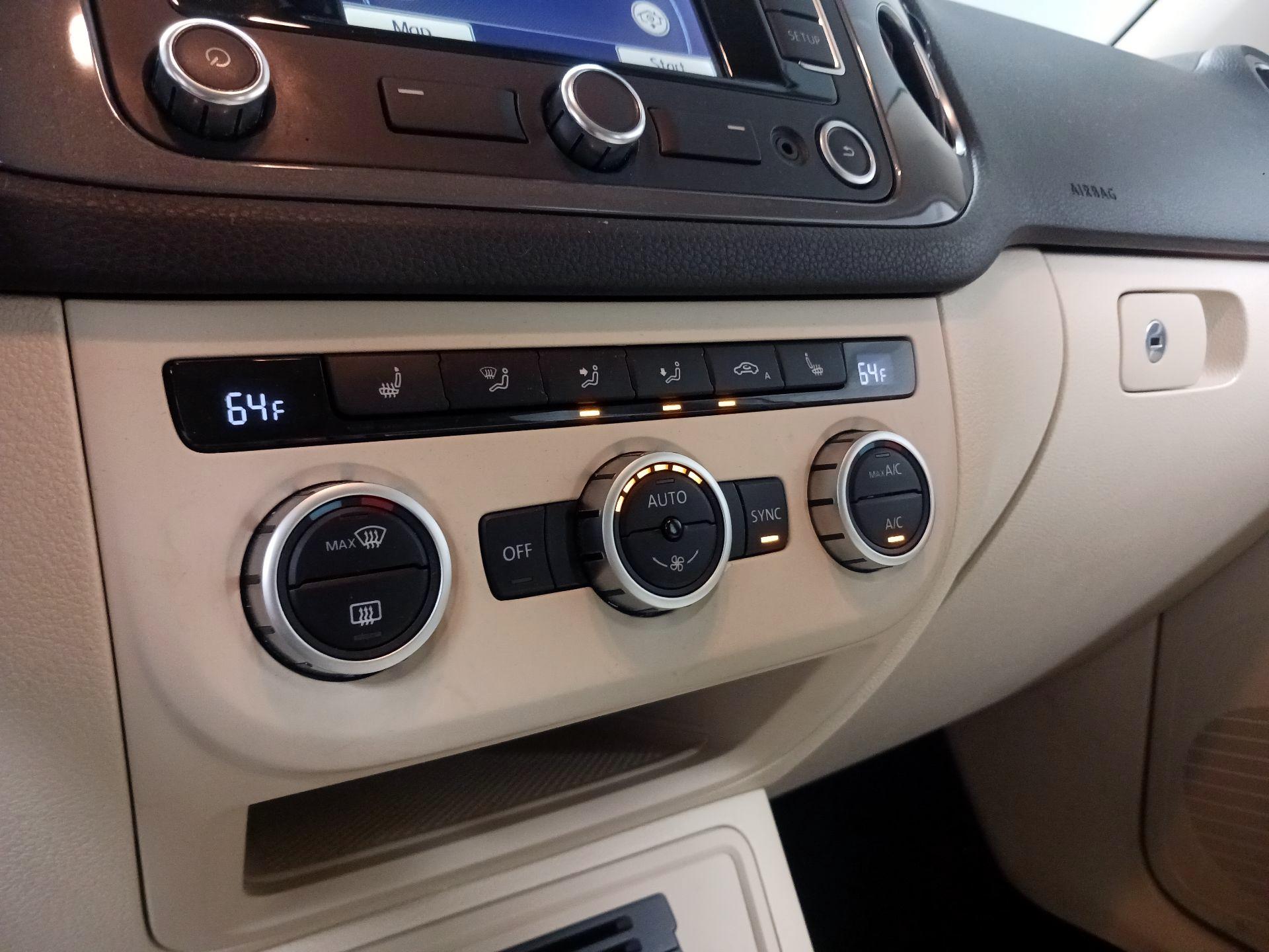 Thumbnail: 2015 Volkswagen Tiguan - 14