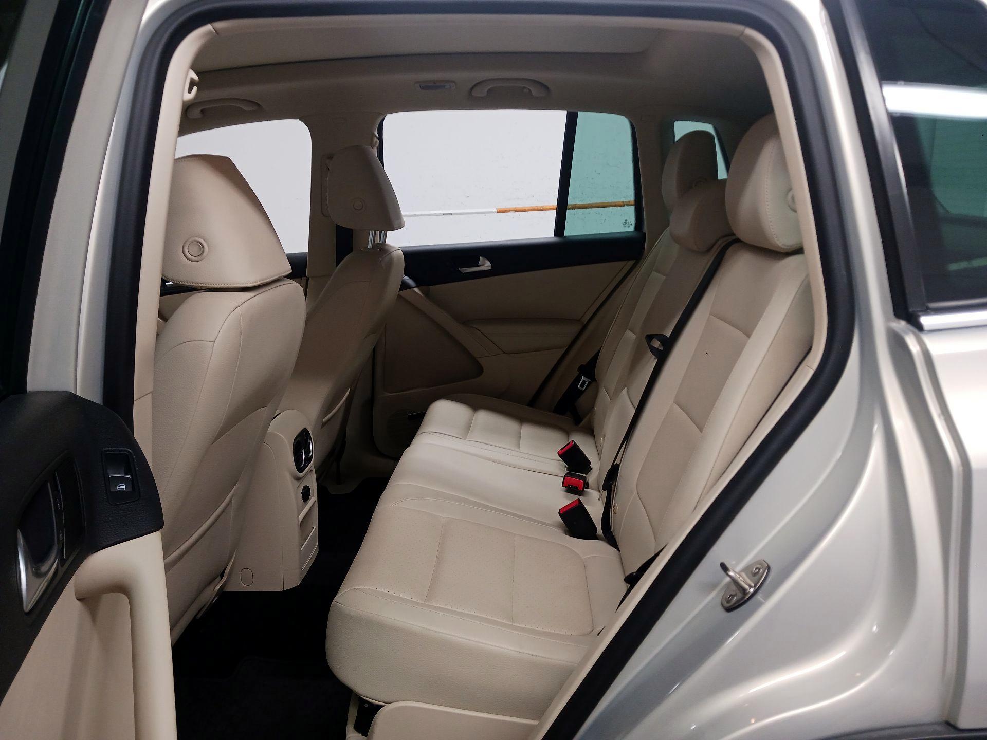 Thumbnail: 2015 Volkswagen Tiguan - 16