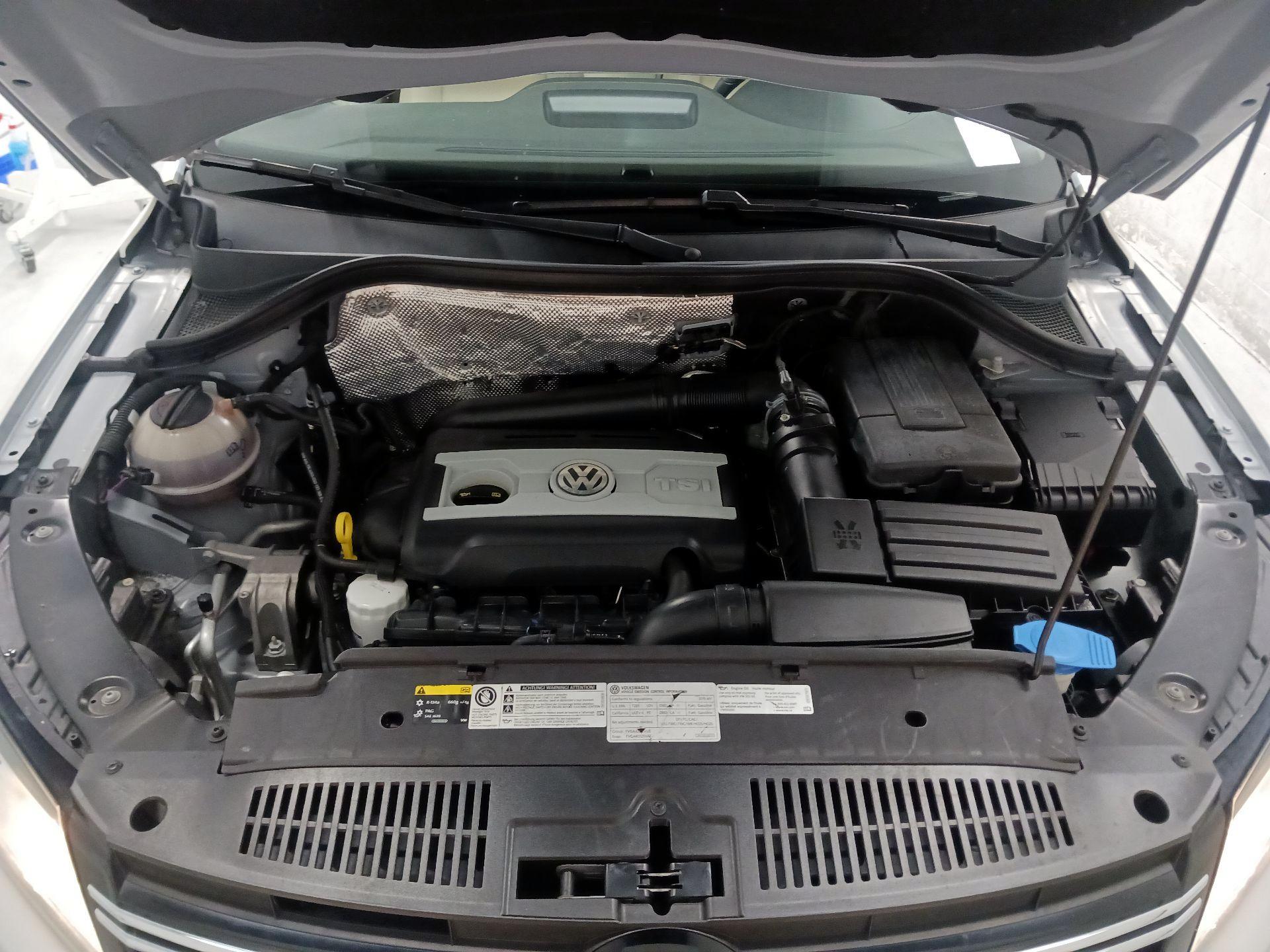 Thumbnail: 2015 Volkswagen Tiguan - 18
