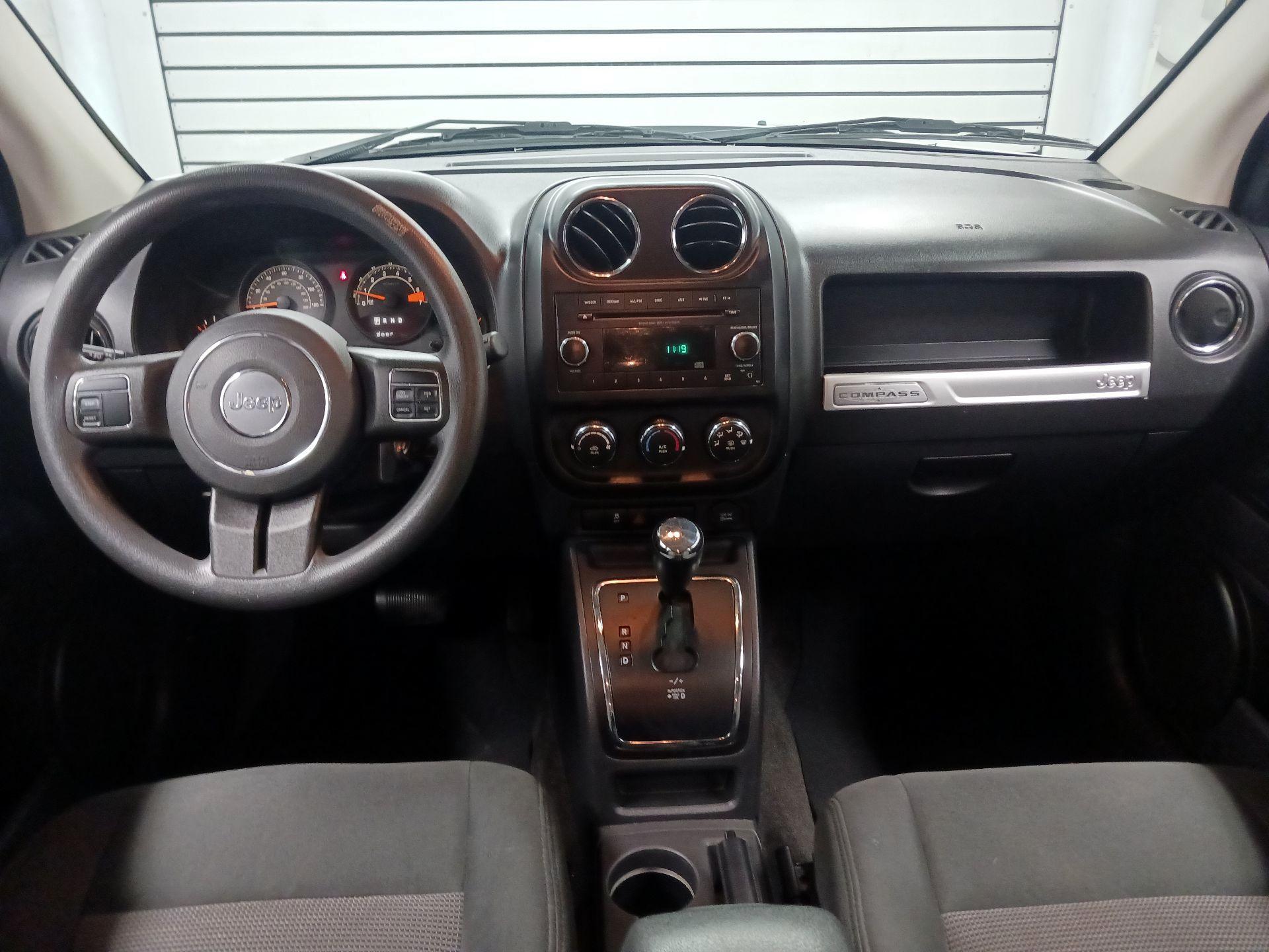 Thumbnail: 2015 Jeep Compass - 9