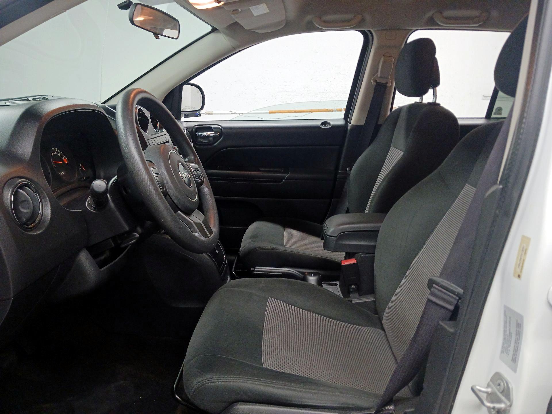 Thumbnail: 2015 Jeep Compass - 11