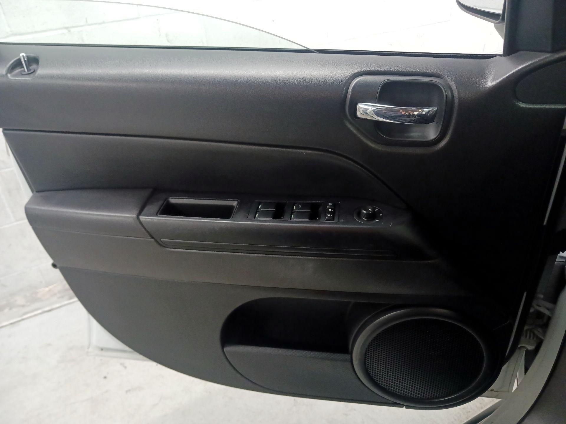 Thumbnail: 2015 Jeep Compass - 12