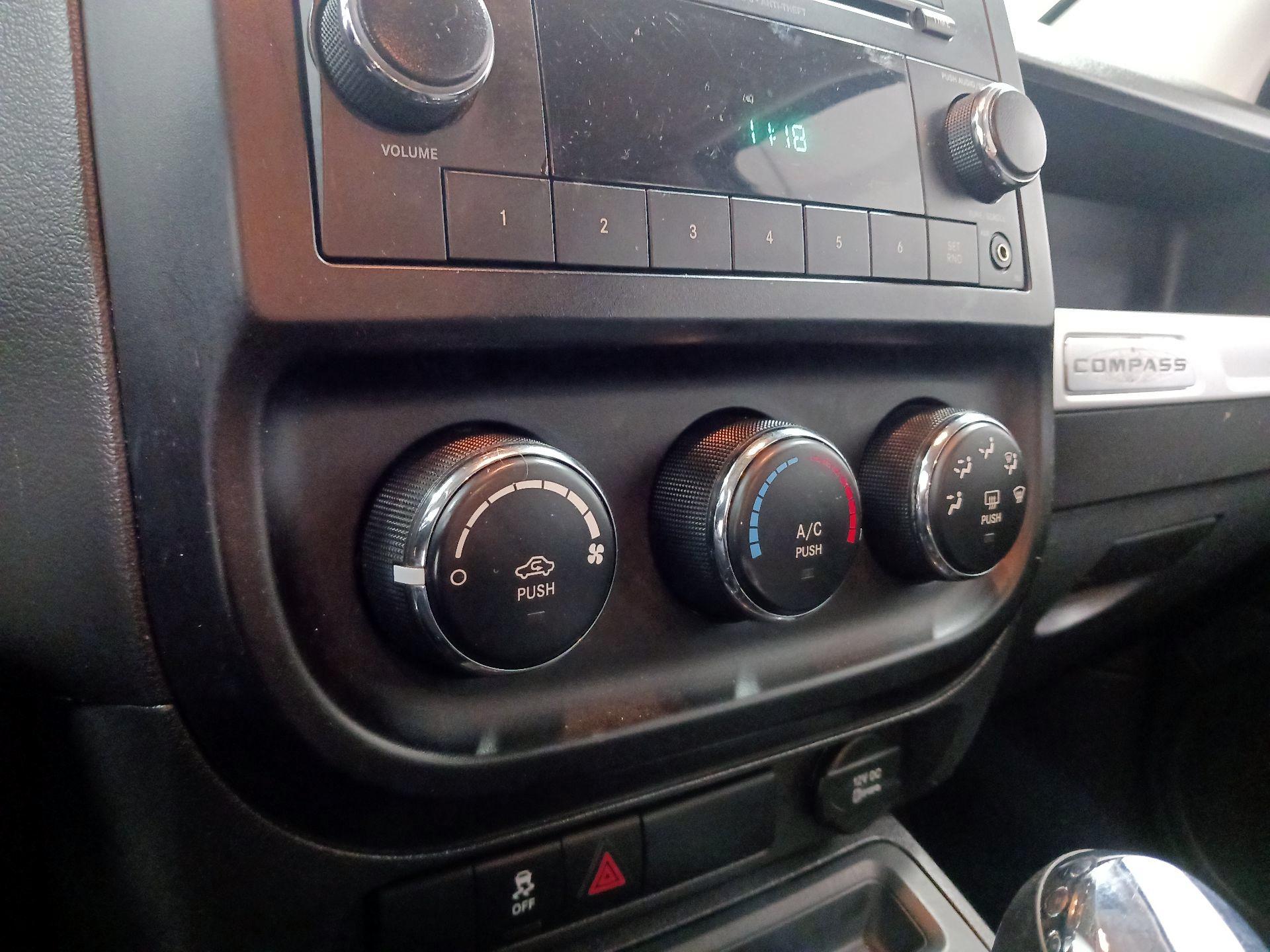 Thumbnail: 2015 Jeep Compass - 14