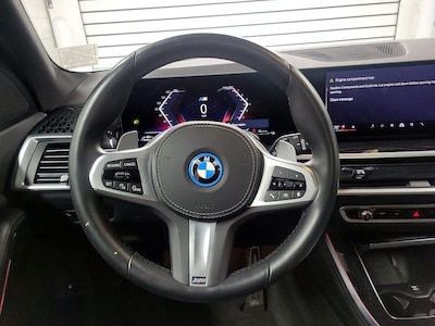 Steering Wheel & Instrument Cluster (On)