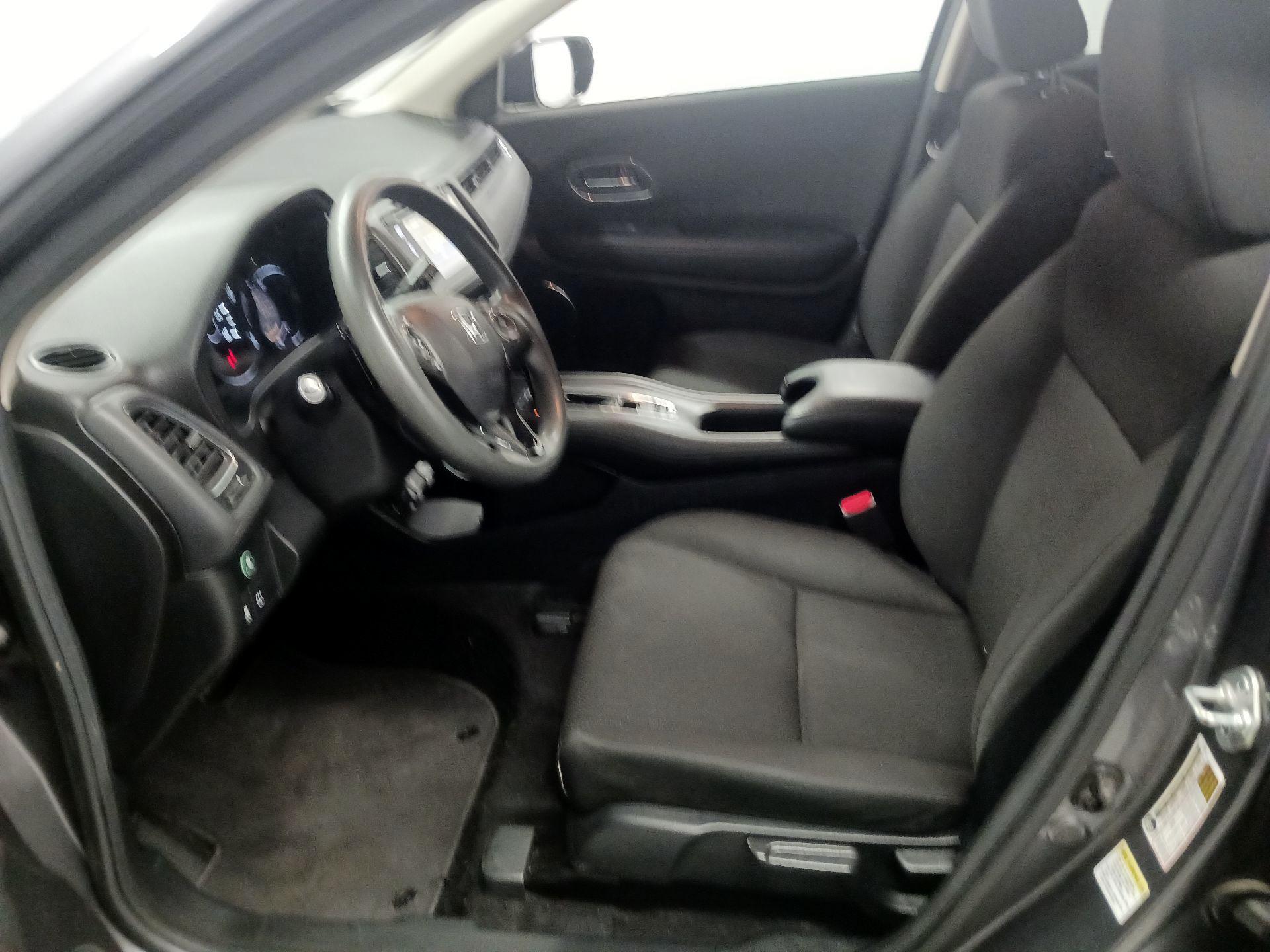 Thumbnail: 2016 Honda HR-V - 11