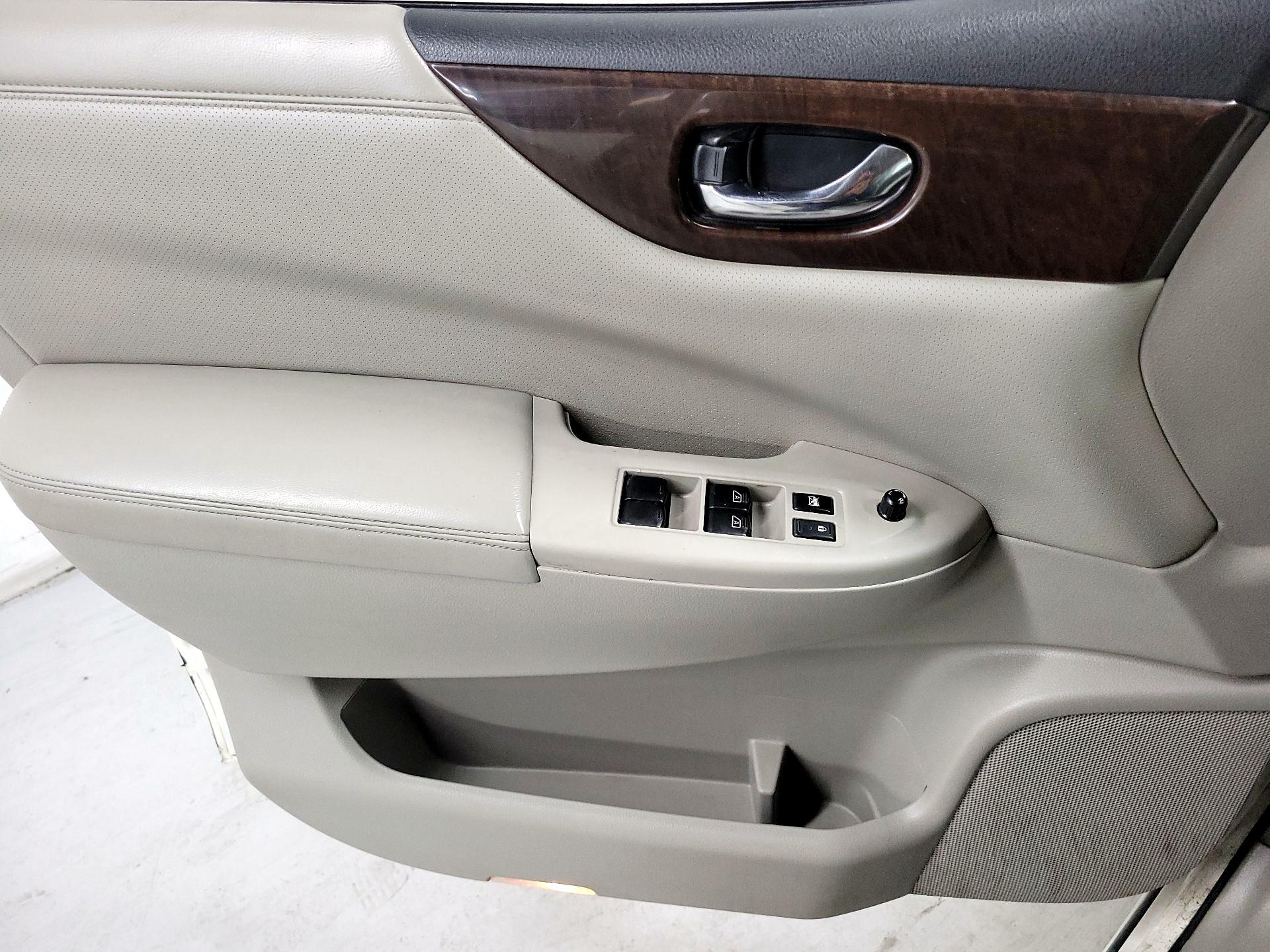 Thumbnail: 2014 Nissan Quest - 12