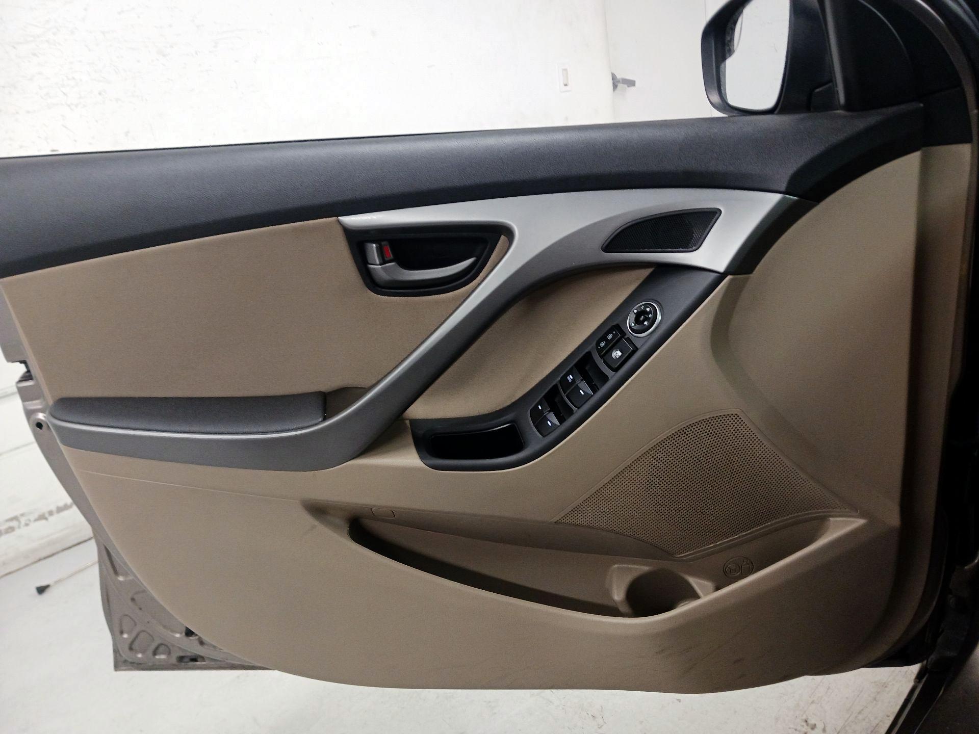 Thumbnail: 2016 Hyundai Elantra - 12