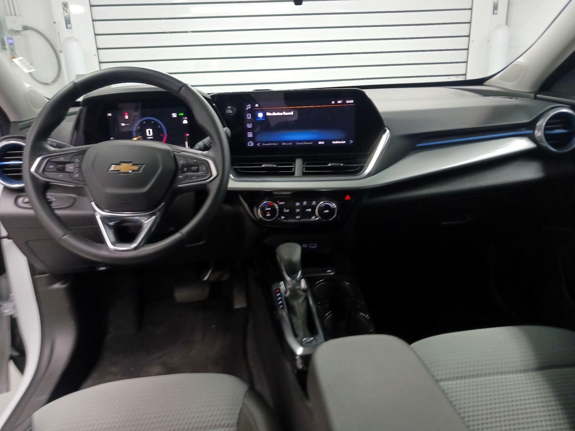 Thumbnail: 2025 Chevrolet Trax - 9