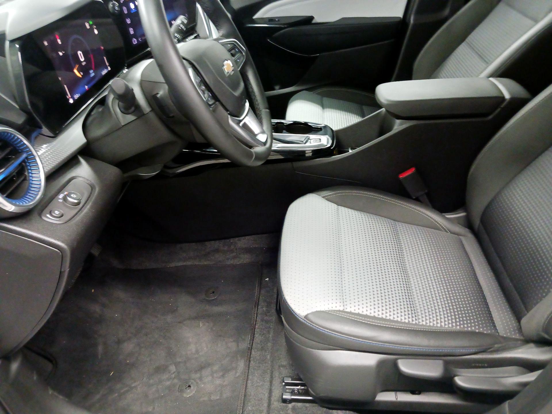 Thumbnail: 2025 Chevrolet Trax - 11