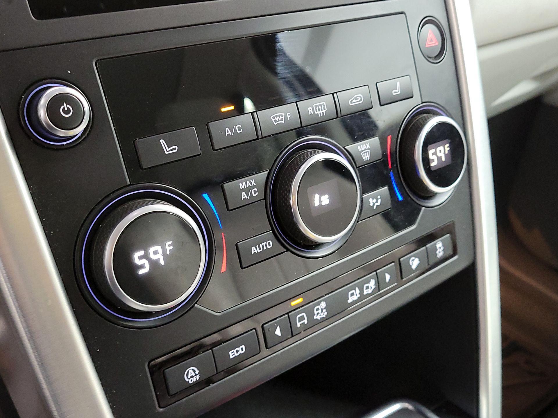 Thumbnail: 2019 Land Rover Discovery Sport - 14