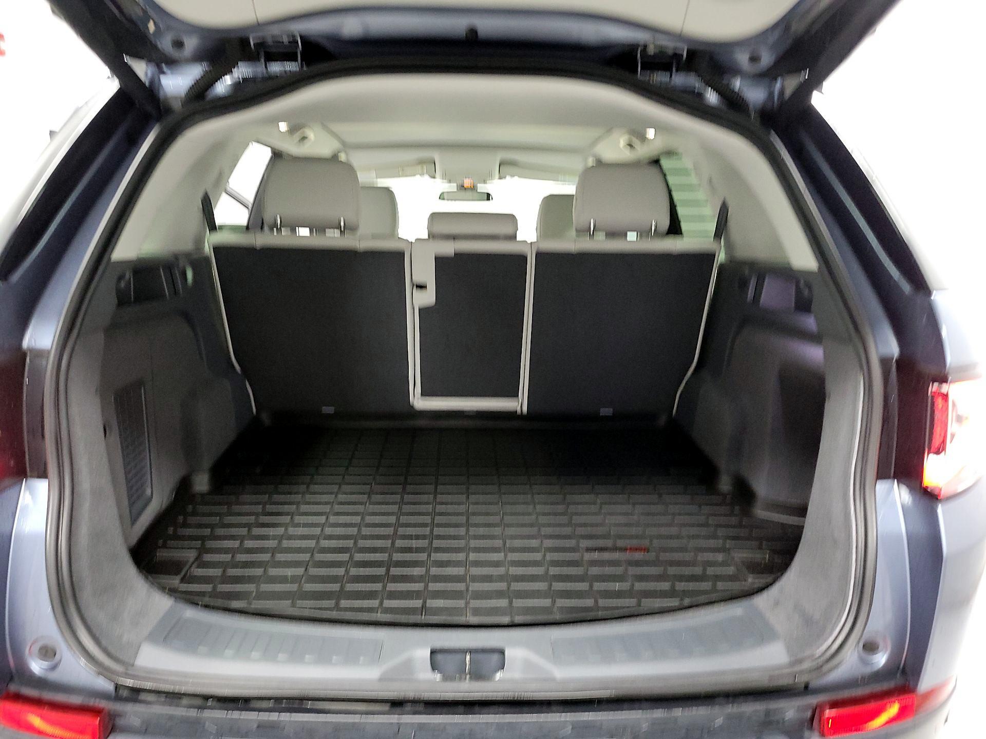 Thumbnail: 2019 Land Rover Discovery Sport - 17