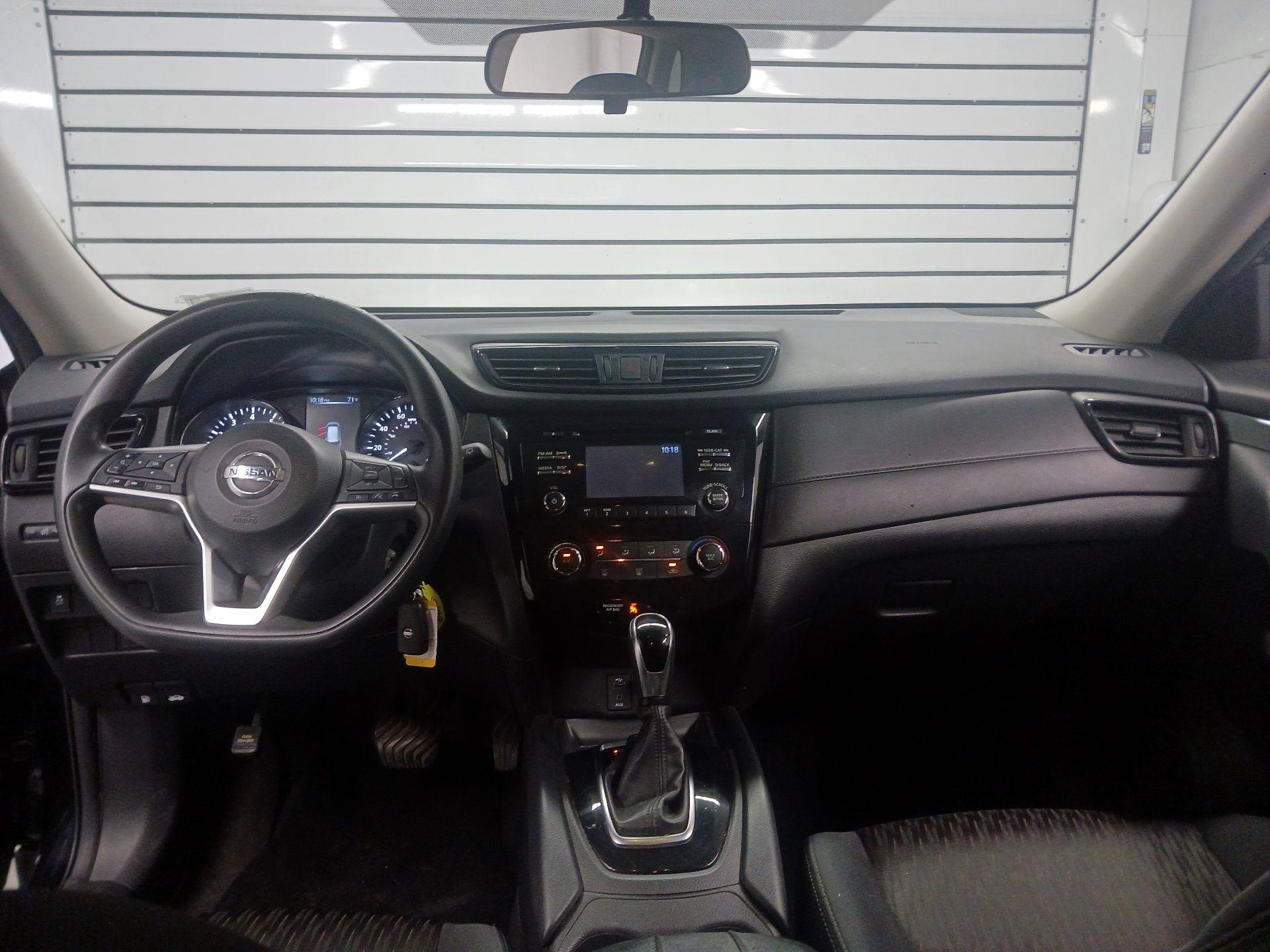 Thumbnail: 2017 Nissan Rogue - 9
