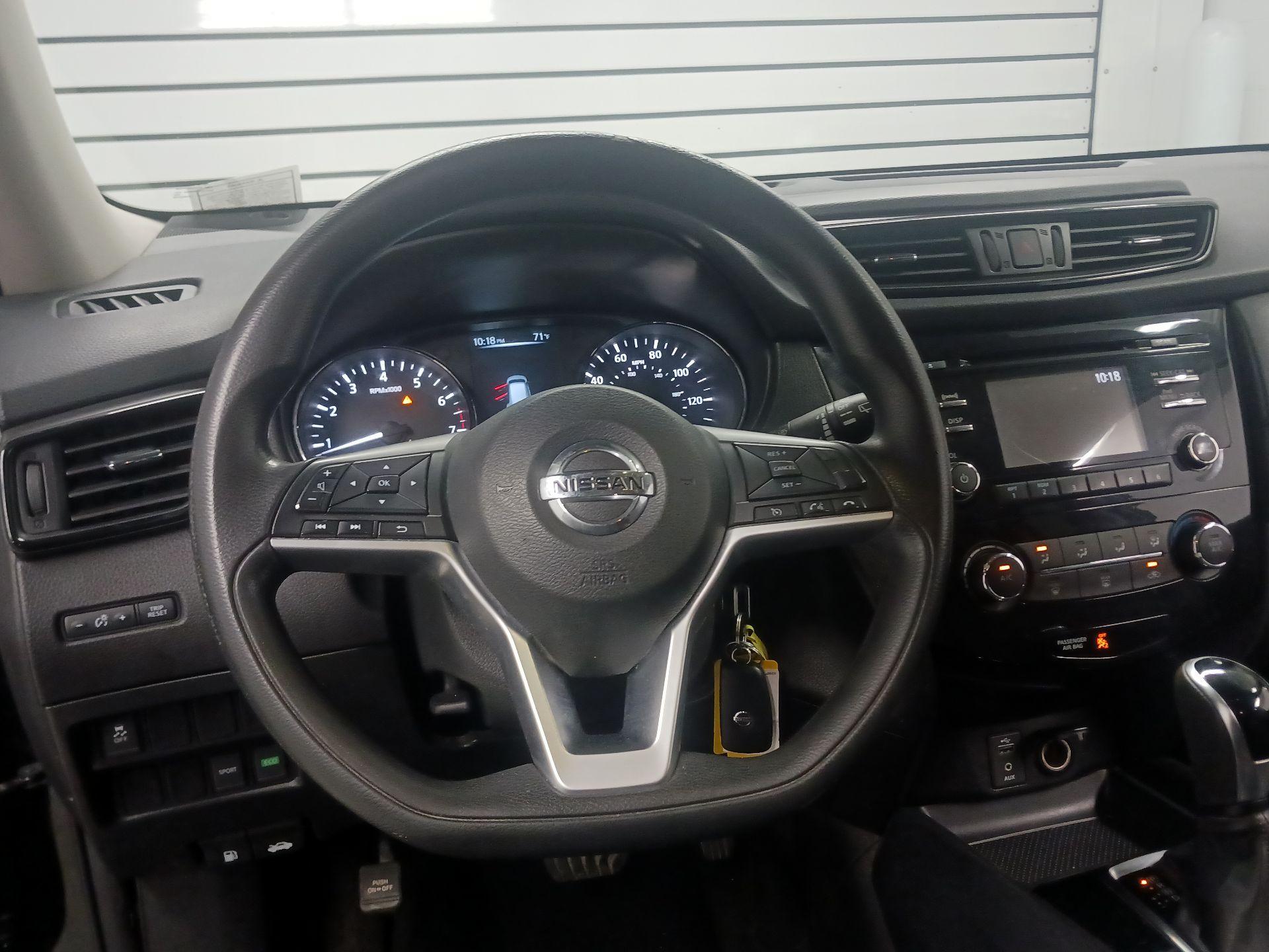 Thumbnail: 2017 Nissan Rogue - 10