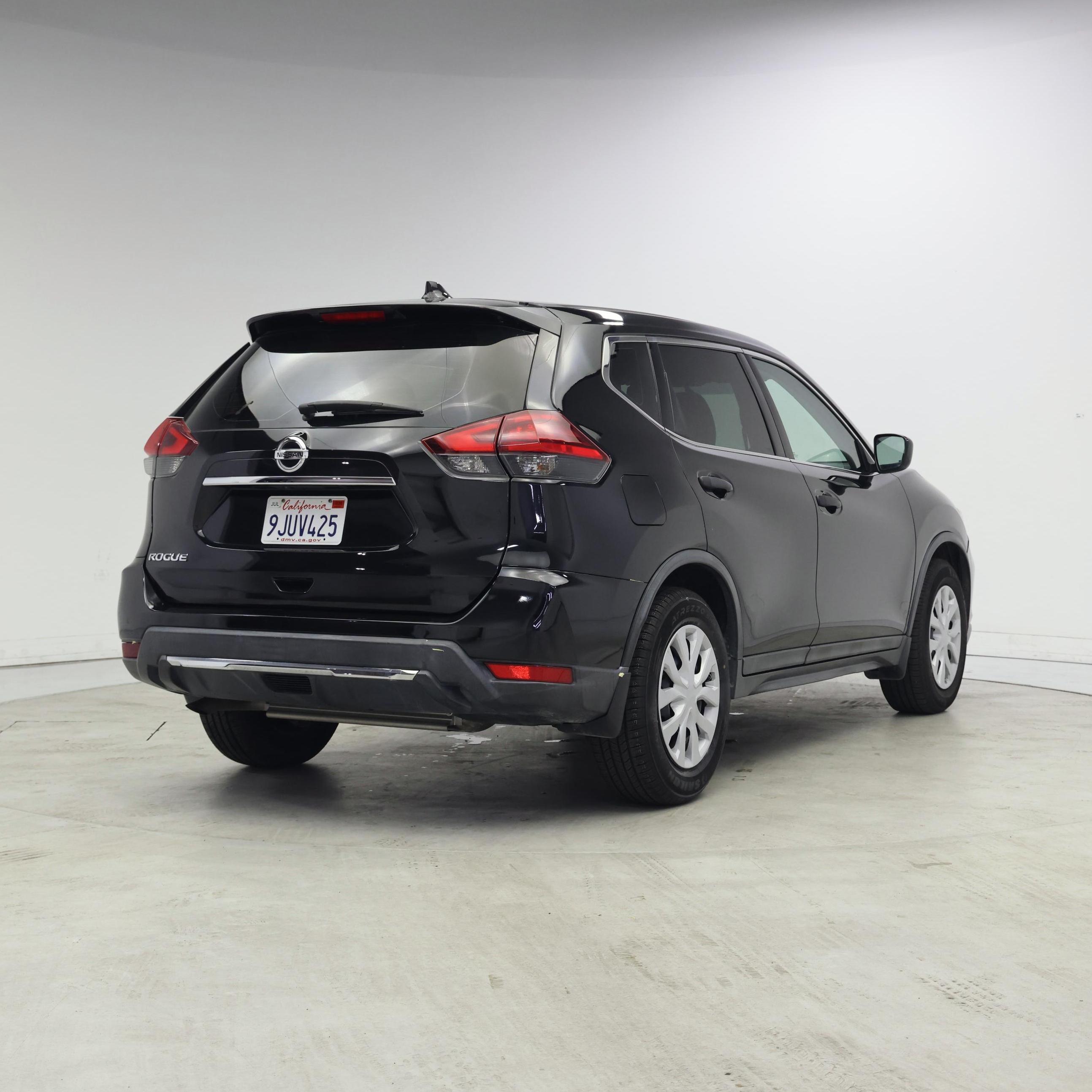 Thumbnail: 2017 Nissan Rogue - 8