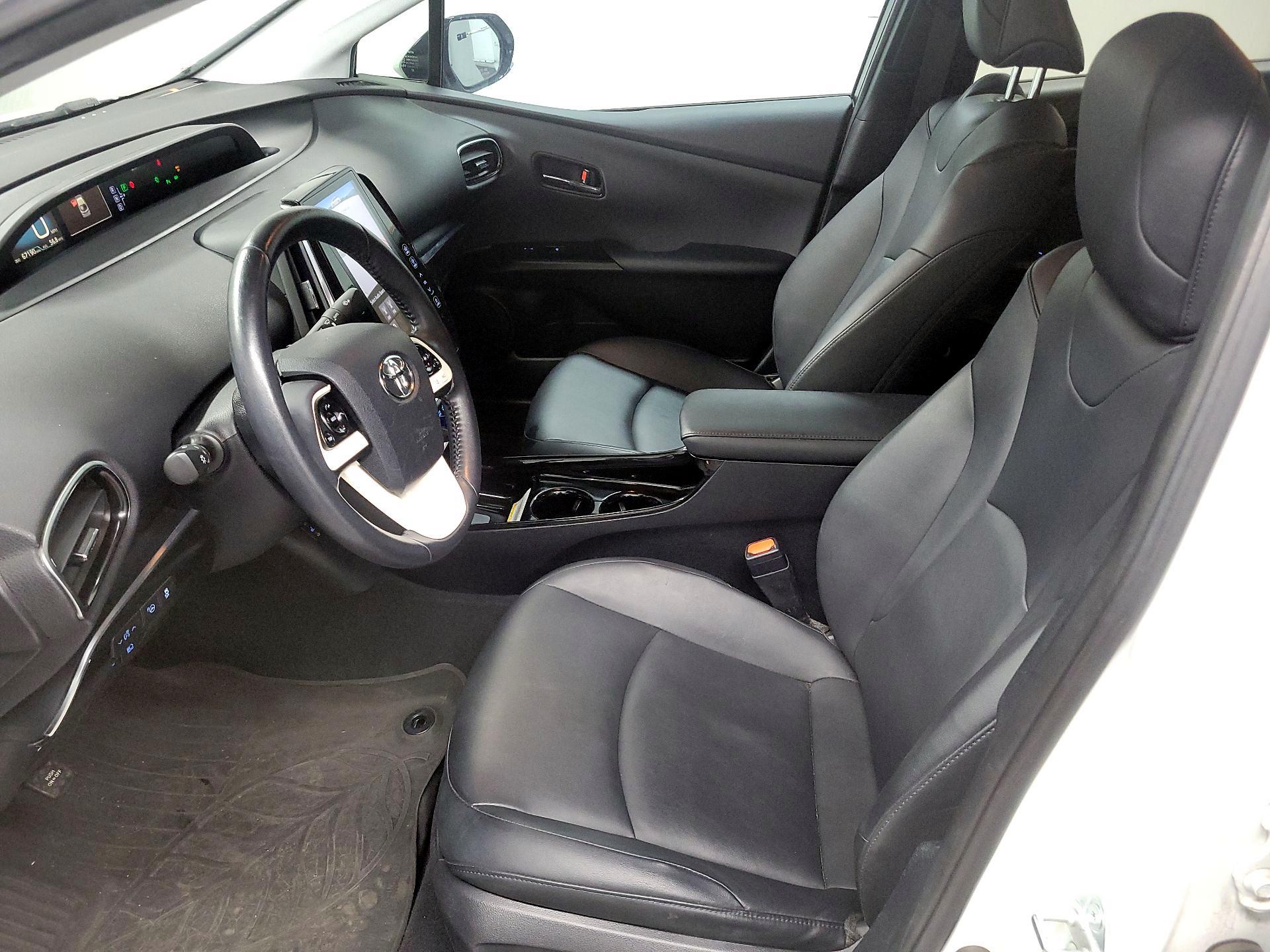 Thumbnail: 2017 Toyota Prius Prime - 11