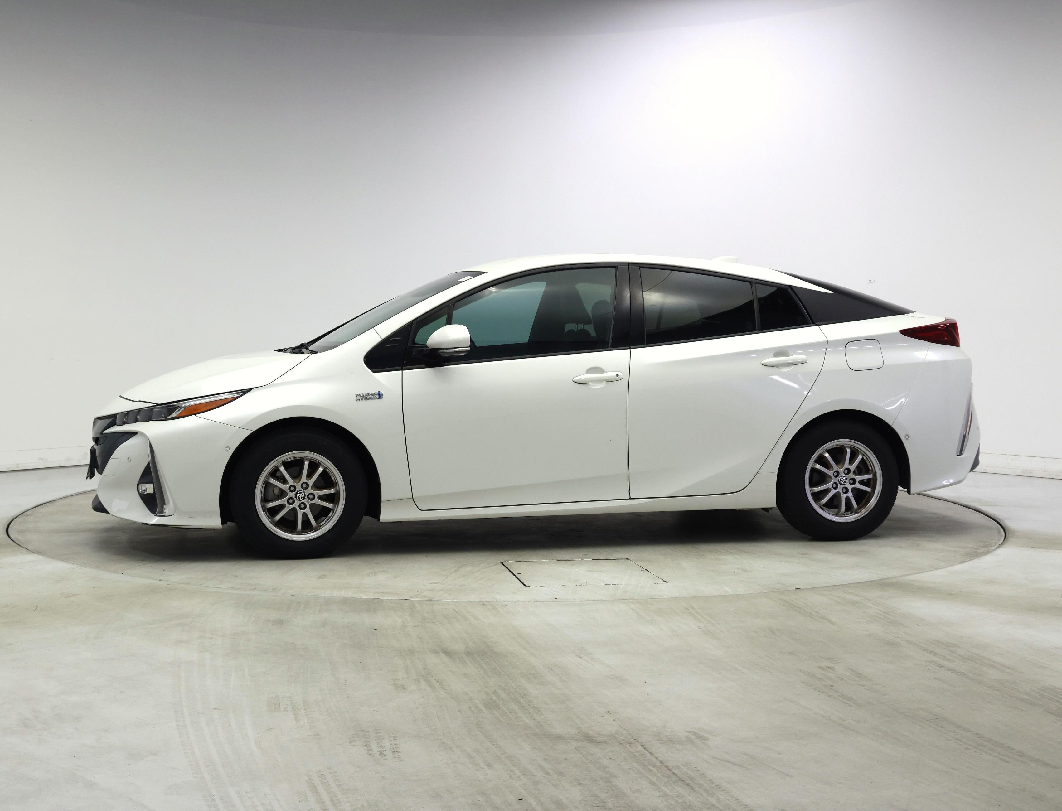 Thumbnail: 2017 Toyota Prius Prime - 3