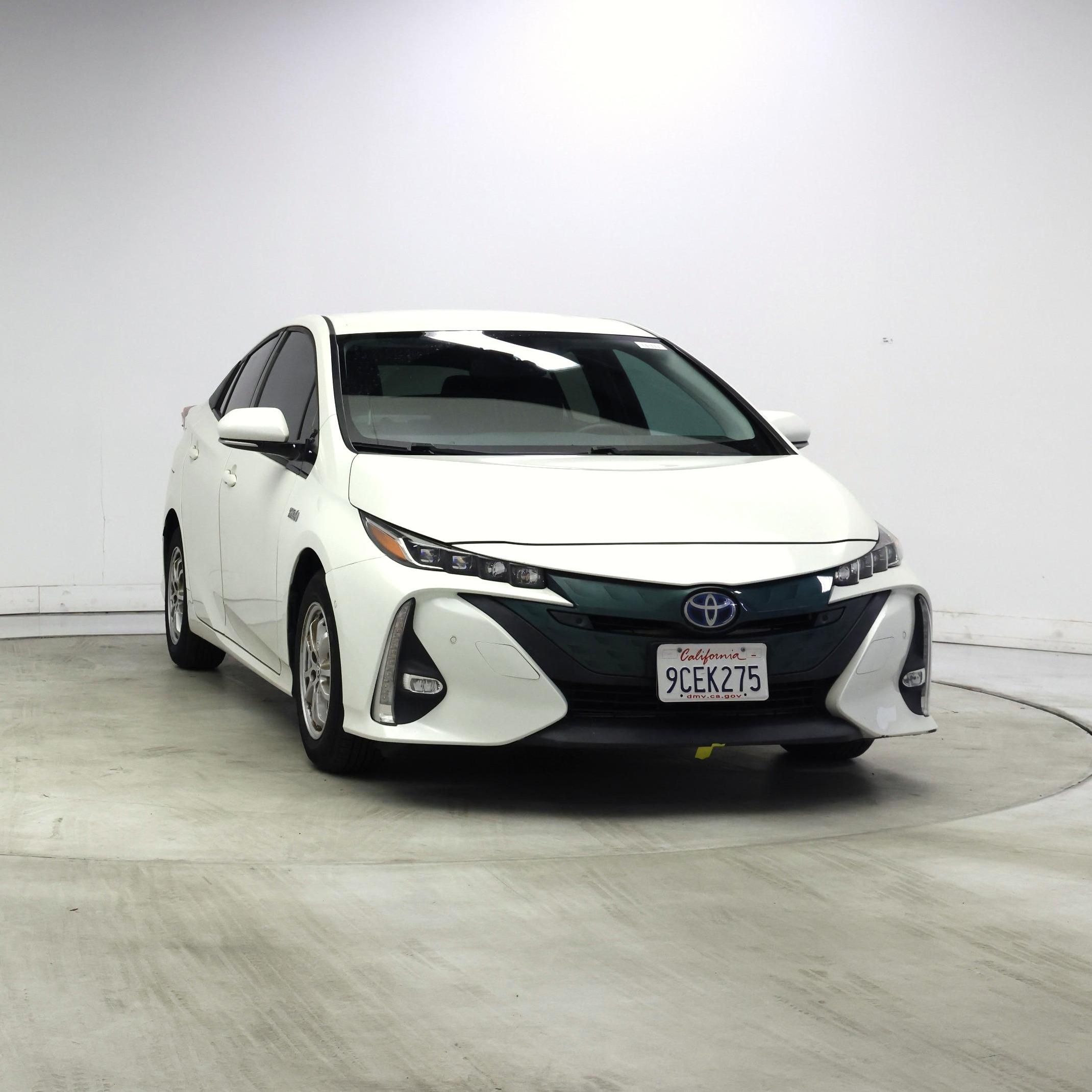 Thumbnail: 2017 Toyota Prius Prime - 5