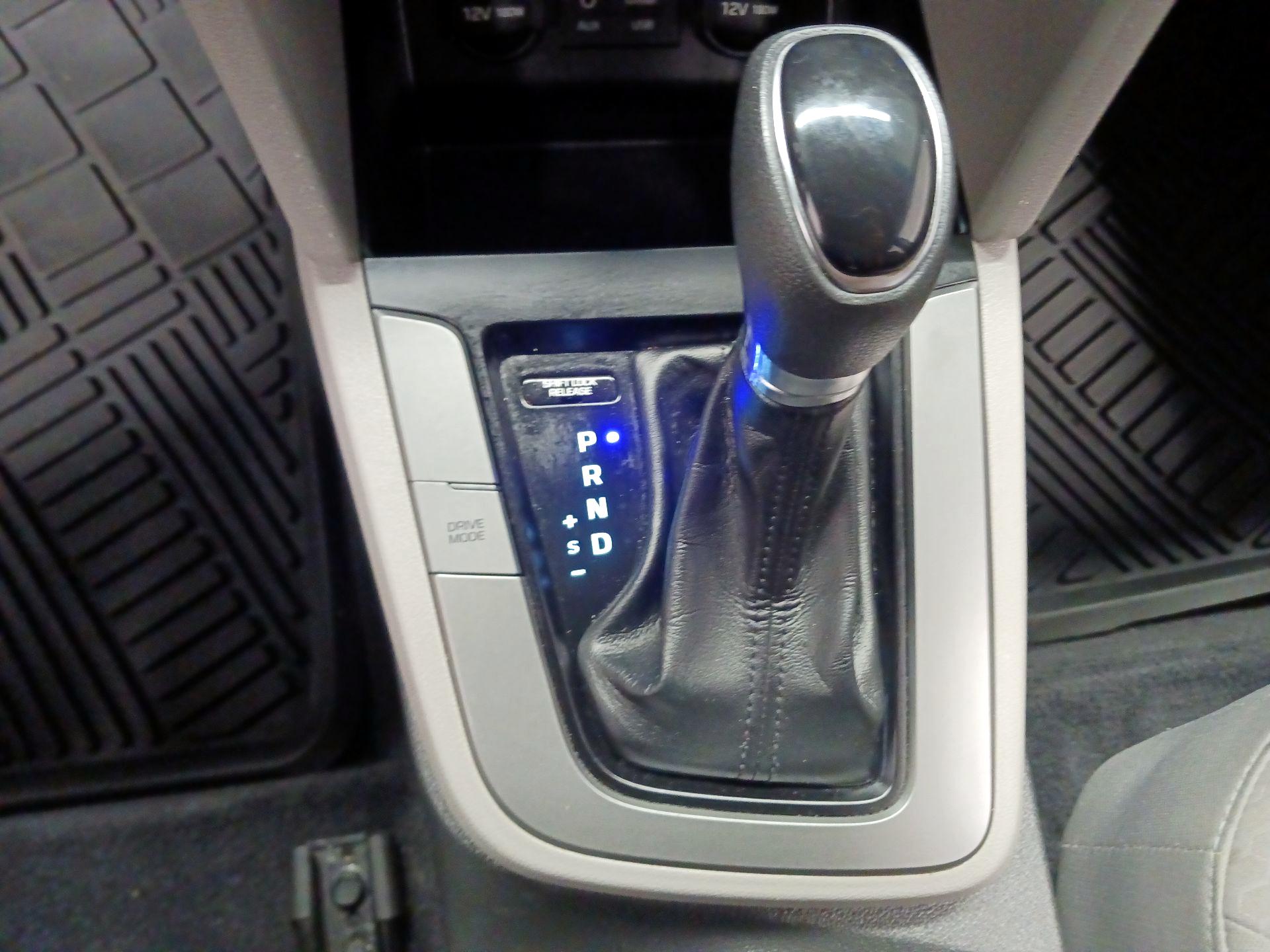 Thumbnail: 2020 Hyundai Elantra - 16