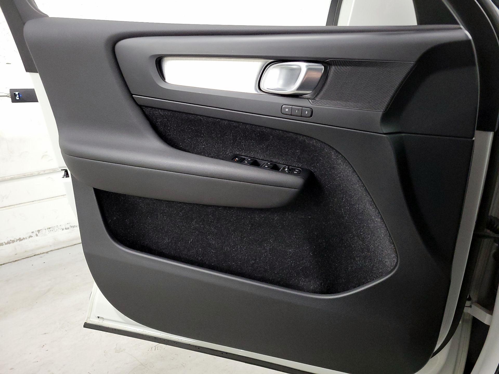 Thumbnail: 2019 Volvo XC40 - 12