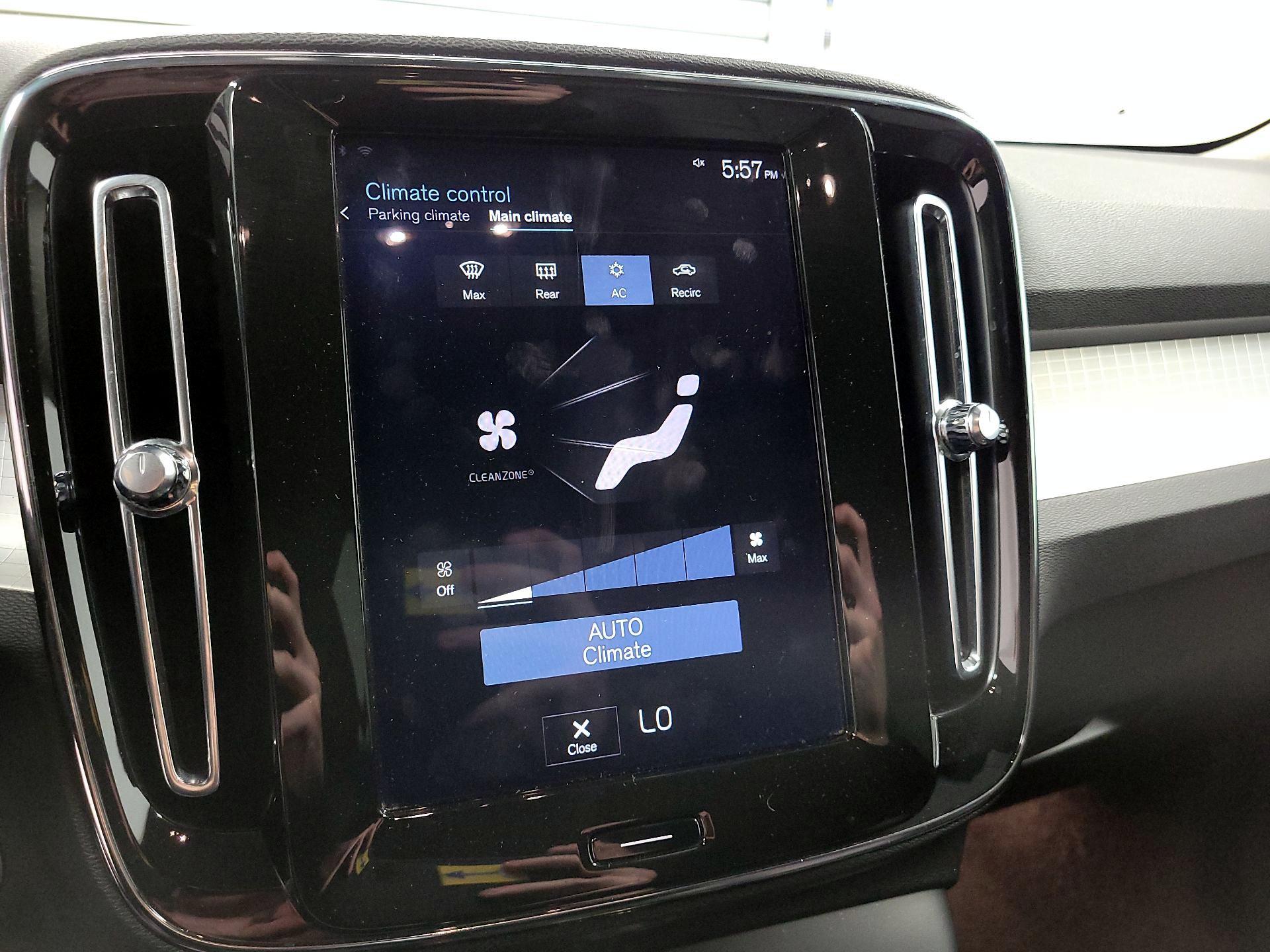 Thumbnail: 2019 Volvo XC40 - 14