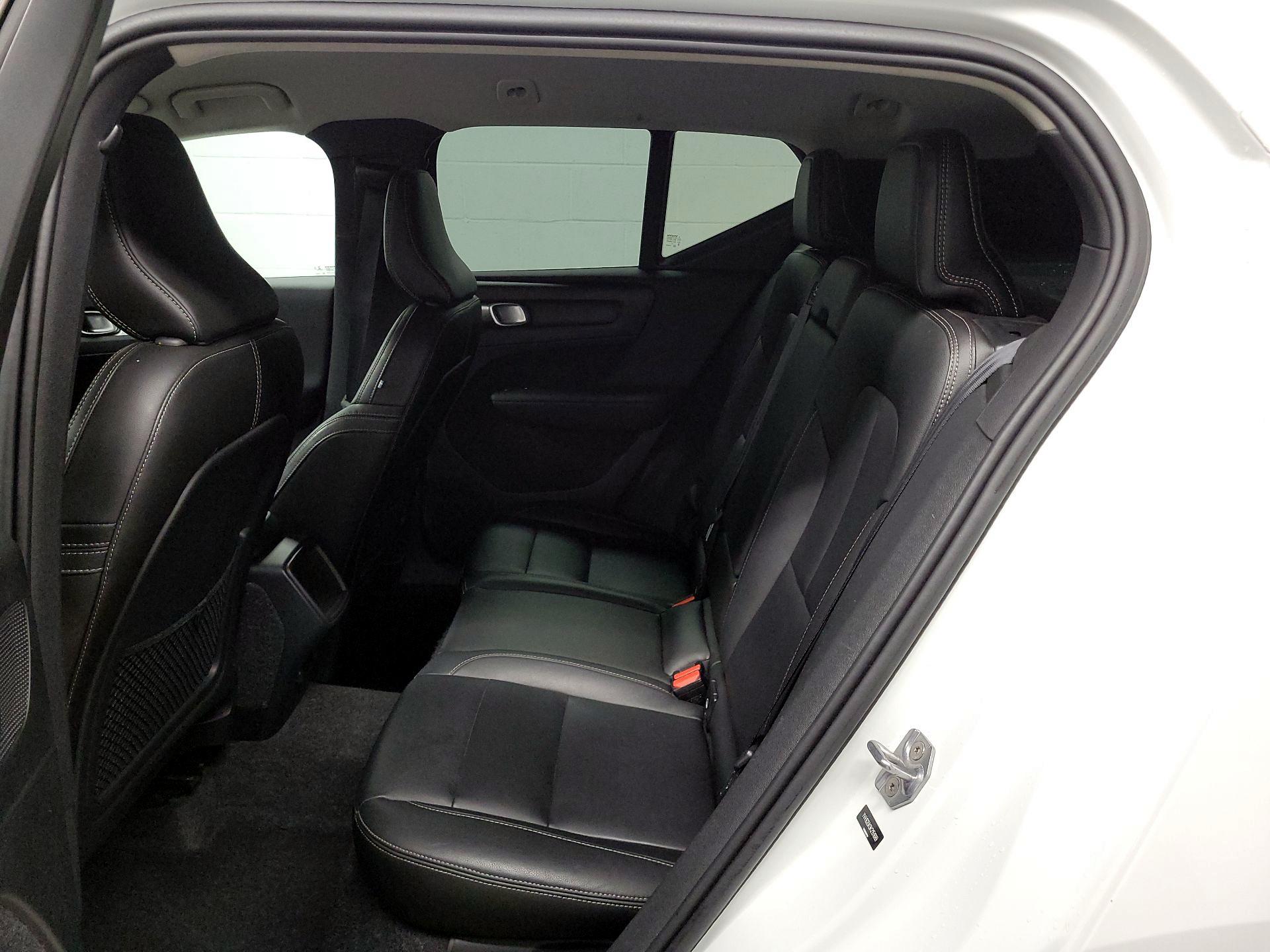 Thumbnail: 2019 Volvo XC40 - 16
