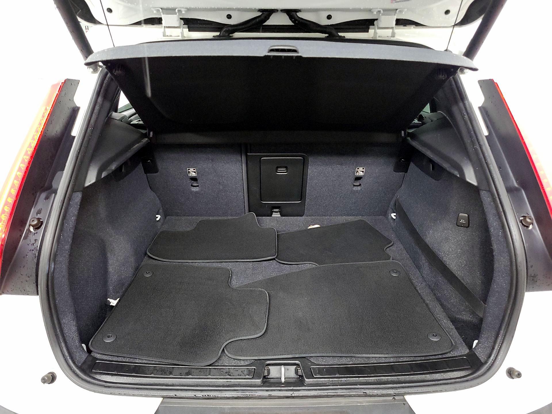 Thumbnail: 2019 Volvo XC40 - 17