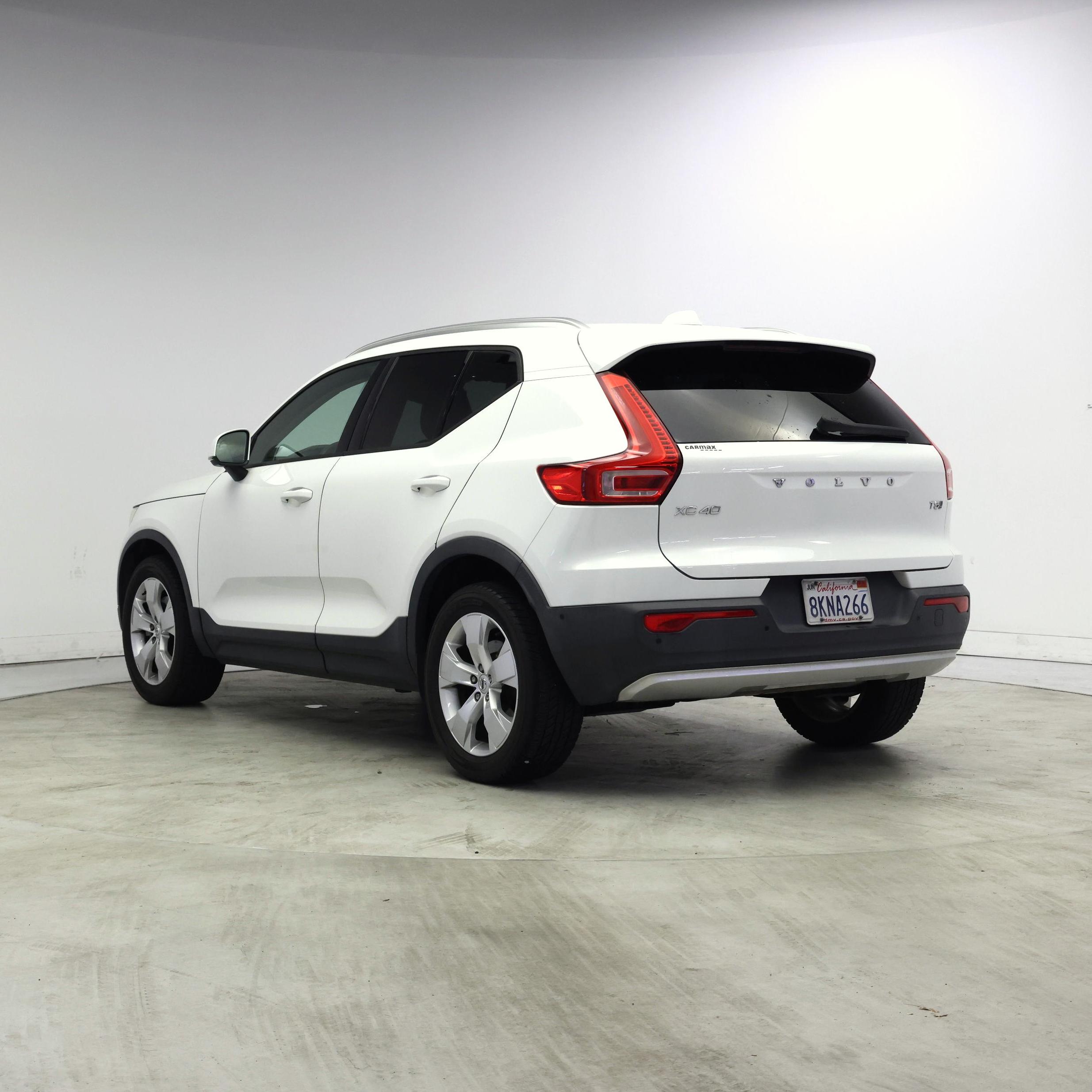 Thumbnail: 2019 Volvo XC40 - 2