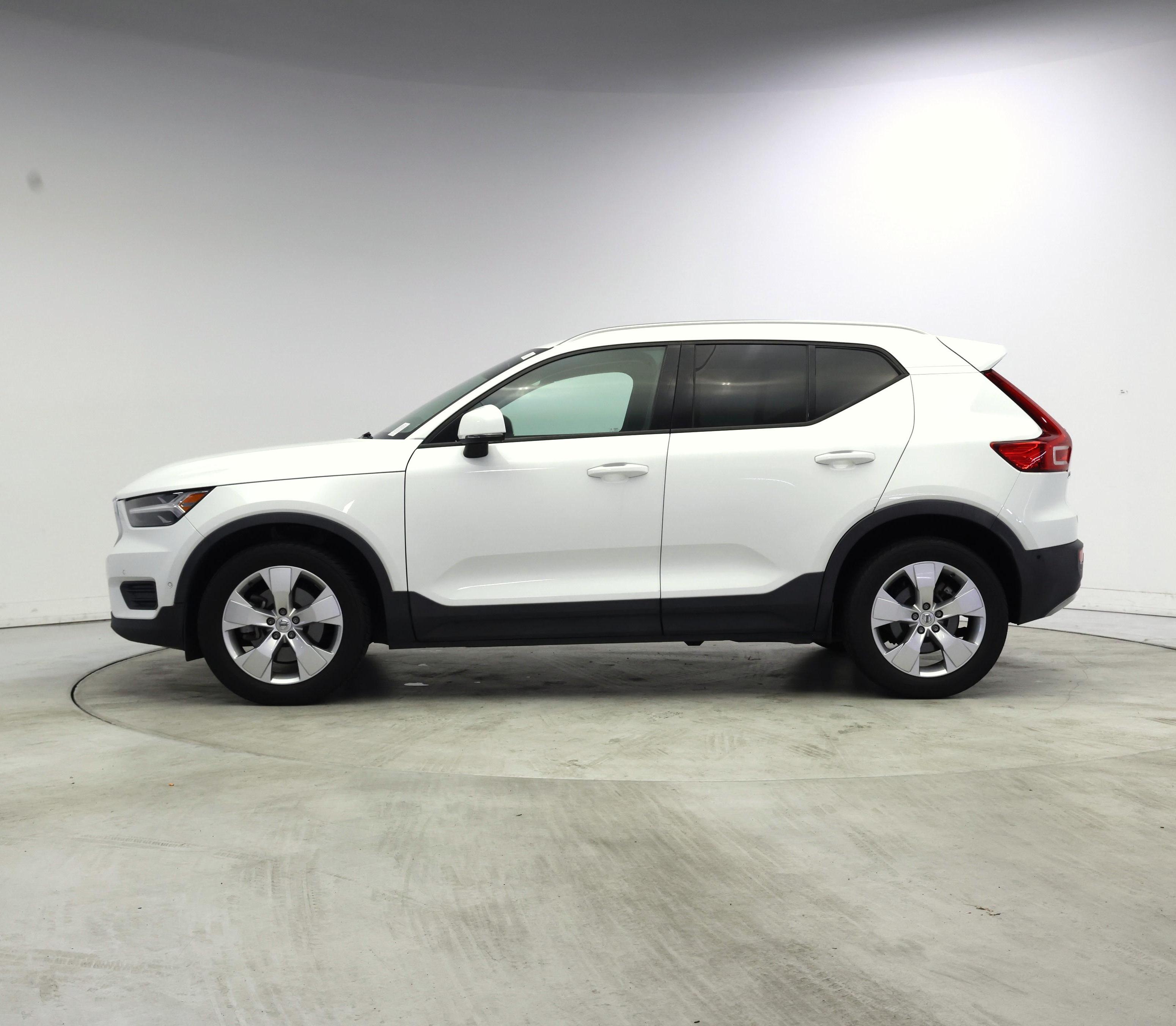 Thumbnail: 2019 Volvo XC40 - 3