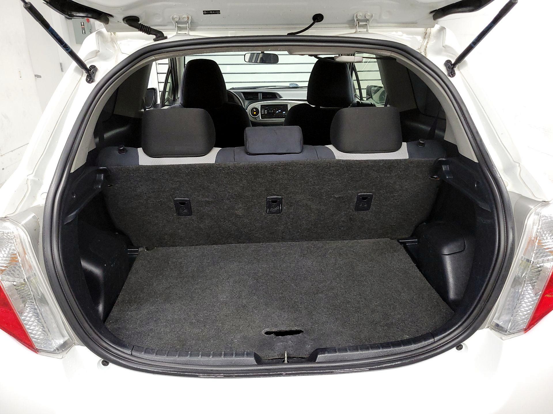 Thumbnail: 2014 Toyota Yaris - 17