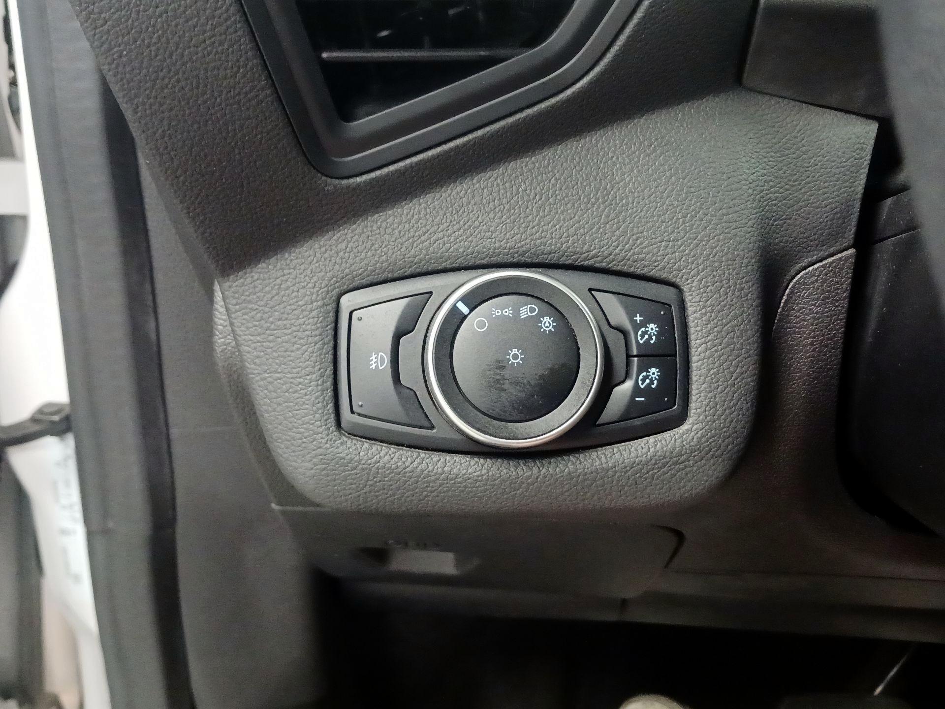 Thumbnail: 2016 Ford C-Max - 13