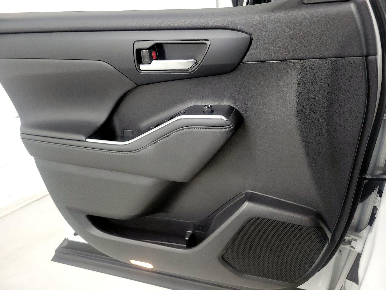 2023 Toyota Highlander XLE - Photo 13