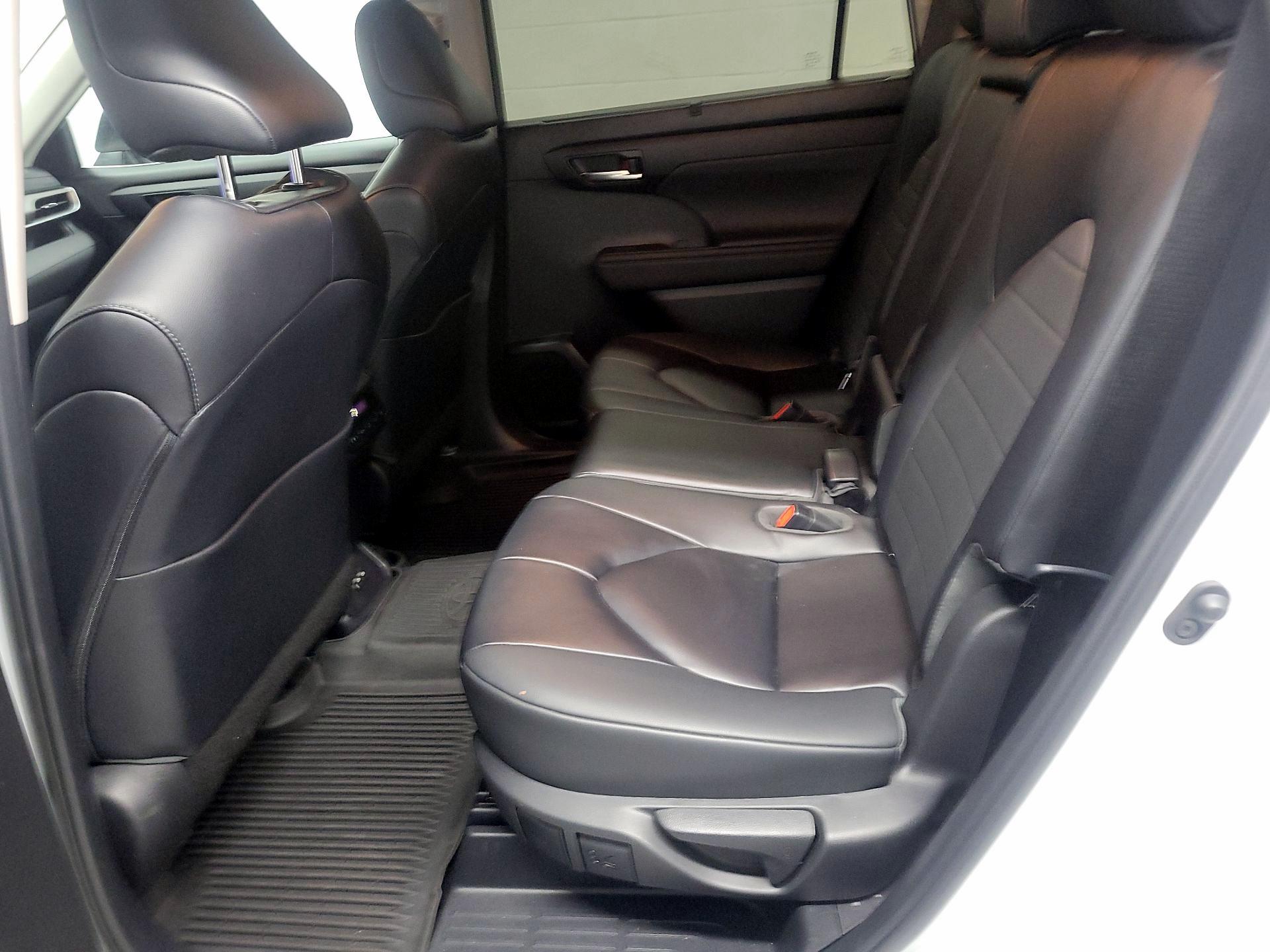 Thumbnail: 2023 Toyota Highlander - 16