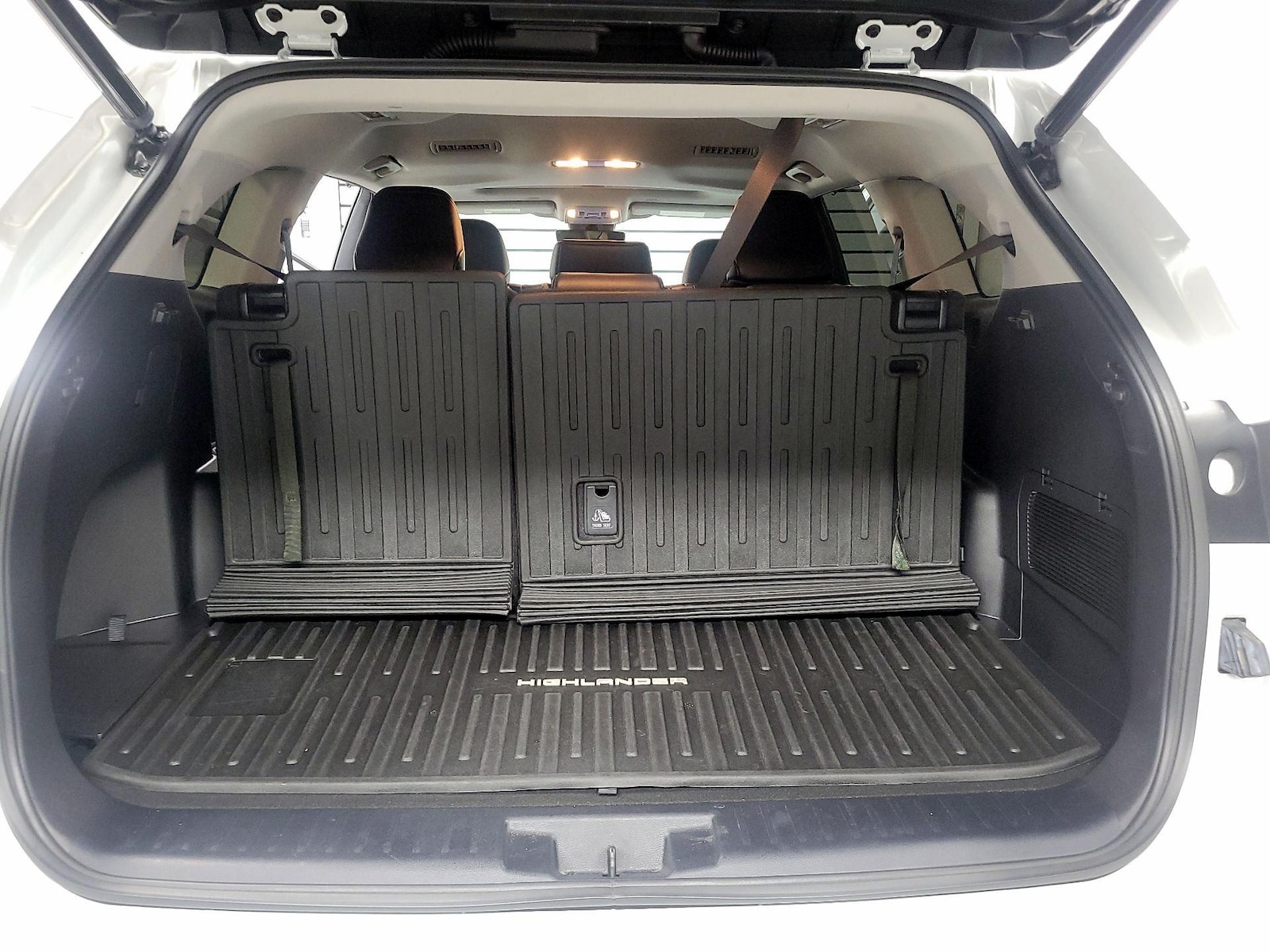 2023 Toyota Highlander XLE - Photo 18