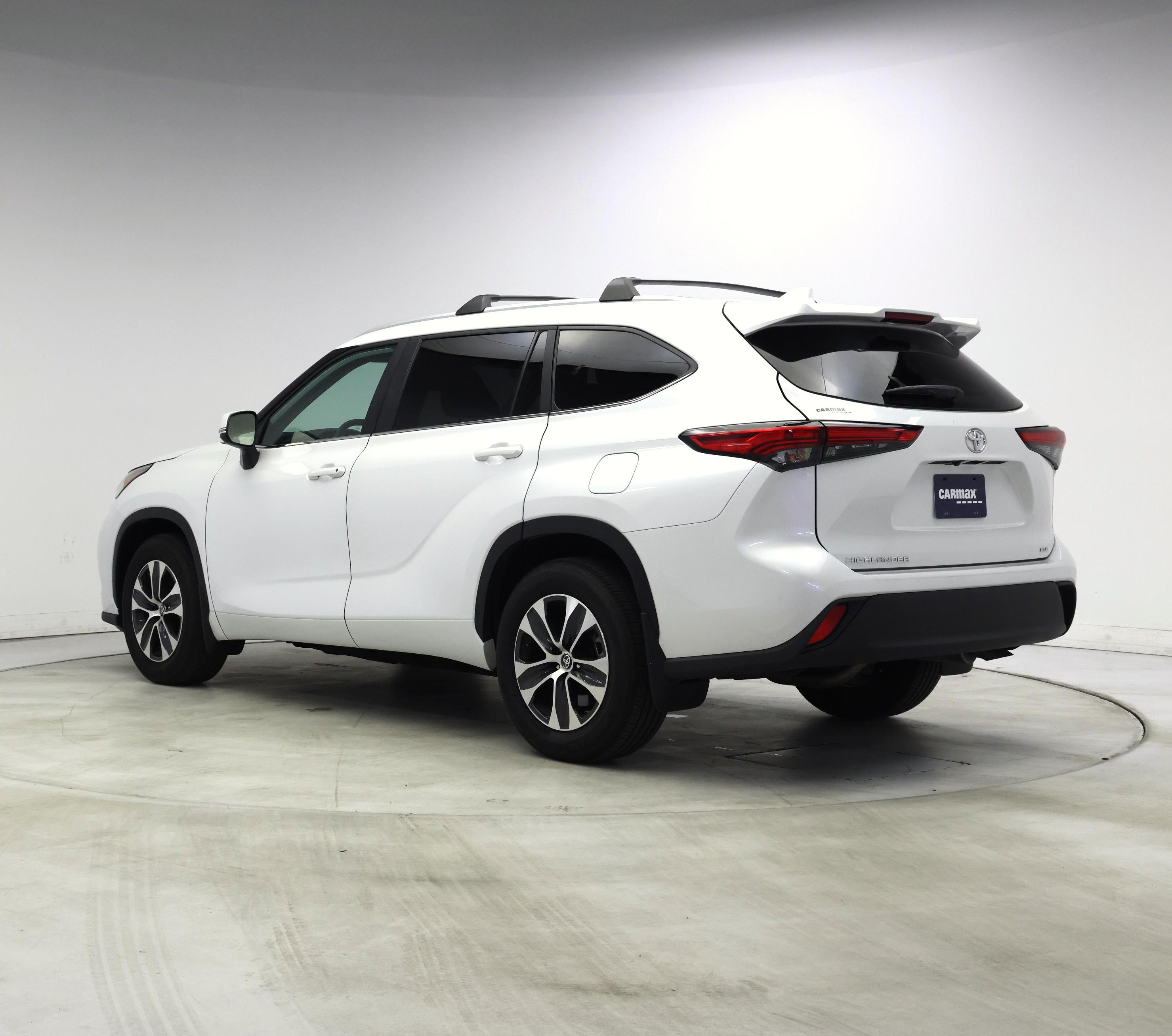 Thumbnail: 2023 Toyota Highlander - 2