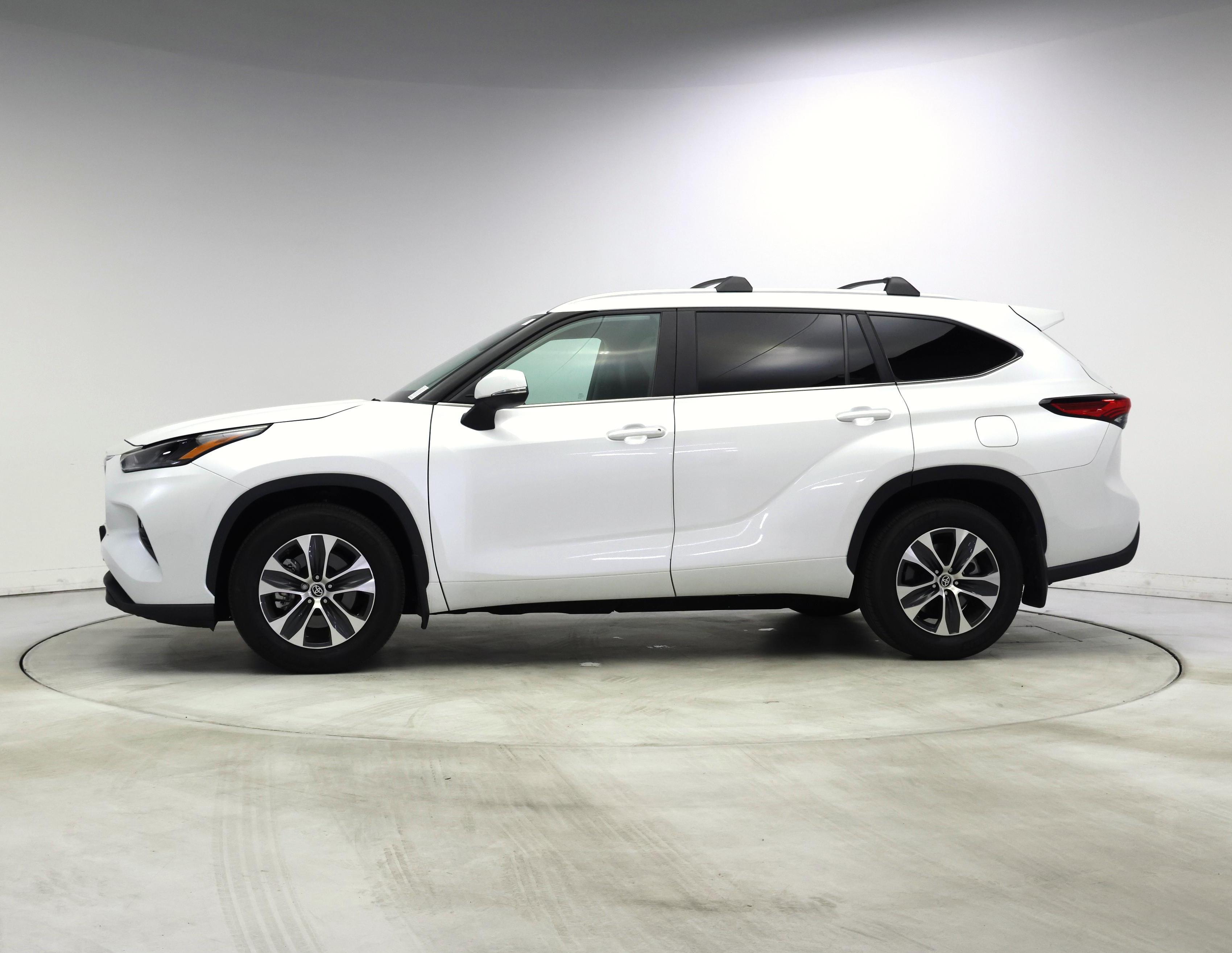 Thumbnail: 2023 Toyota Highlander - 3