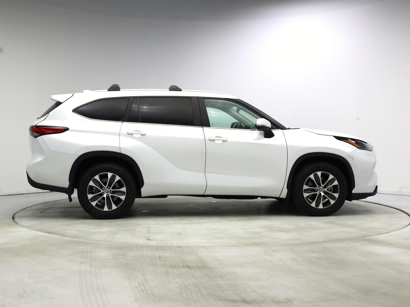 2023 Toyota Highlander XLE - Photo 8