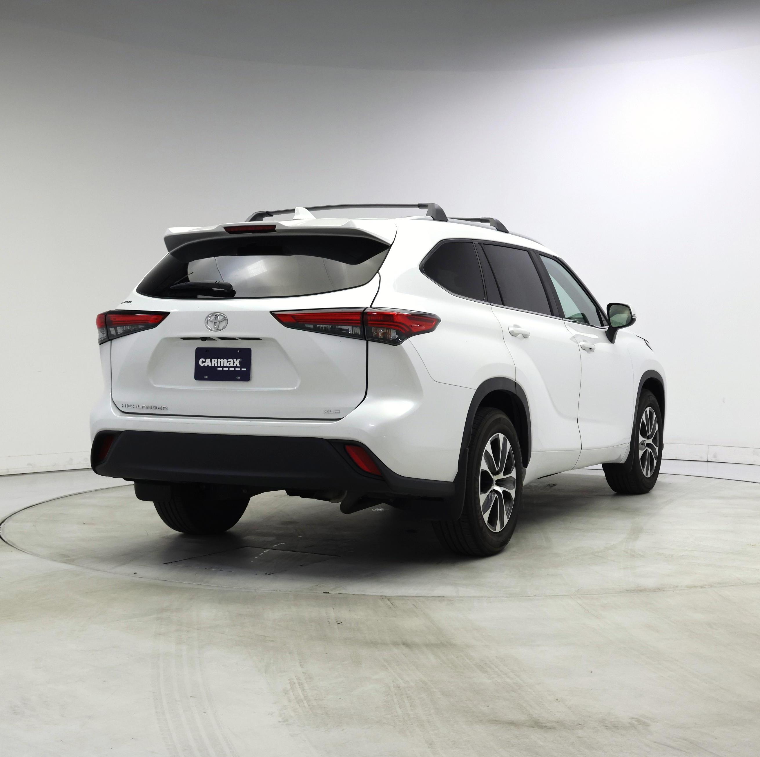 Thumbnail: 2023 Toyota Highlander - 8