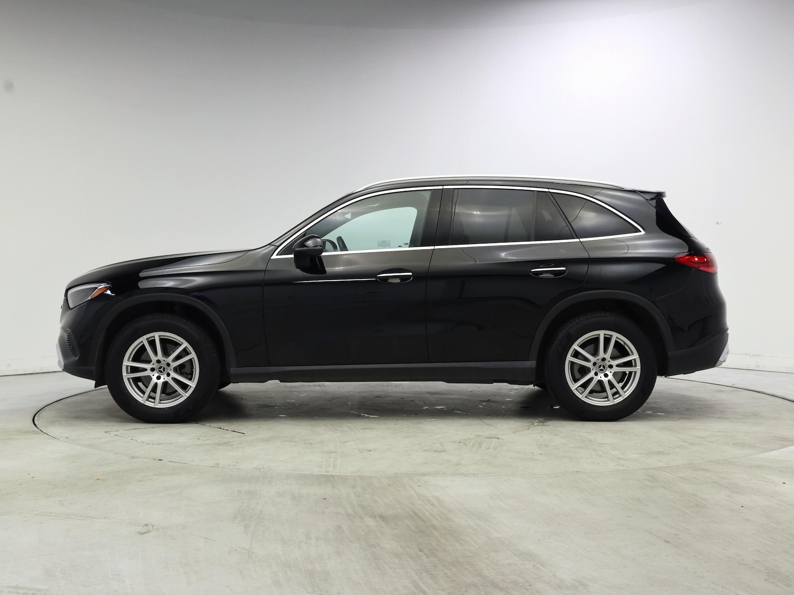 2023 Mercedes-Benz GLC GLC 300 - Photo 4