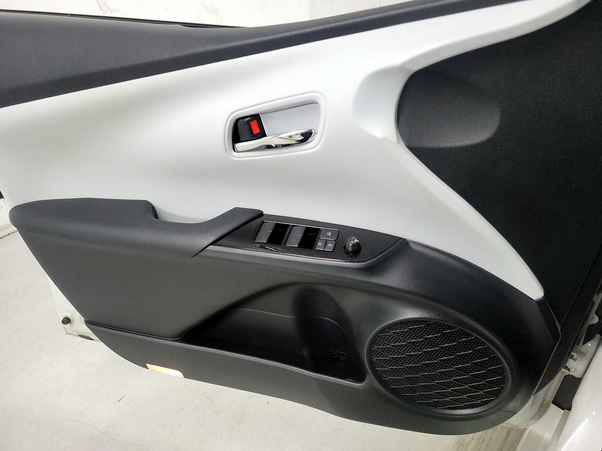 Thumbnail: 2020 Toyota Prius - 12