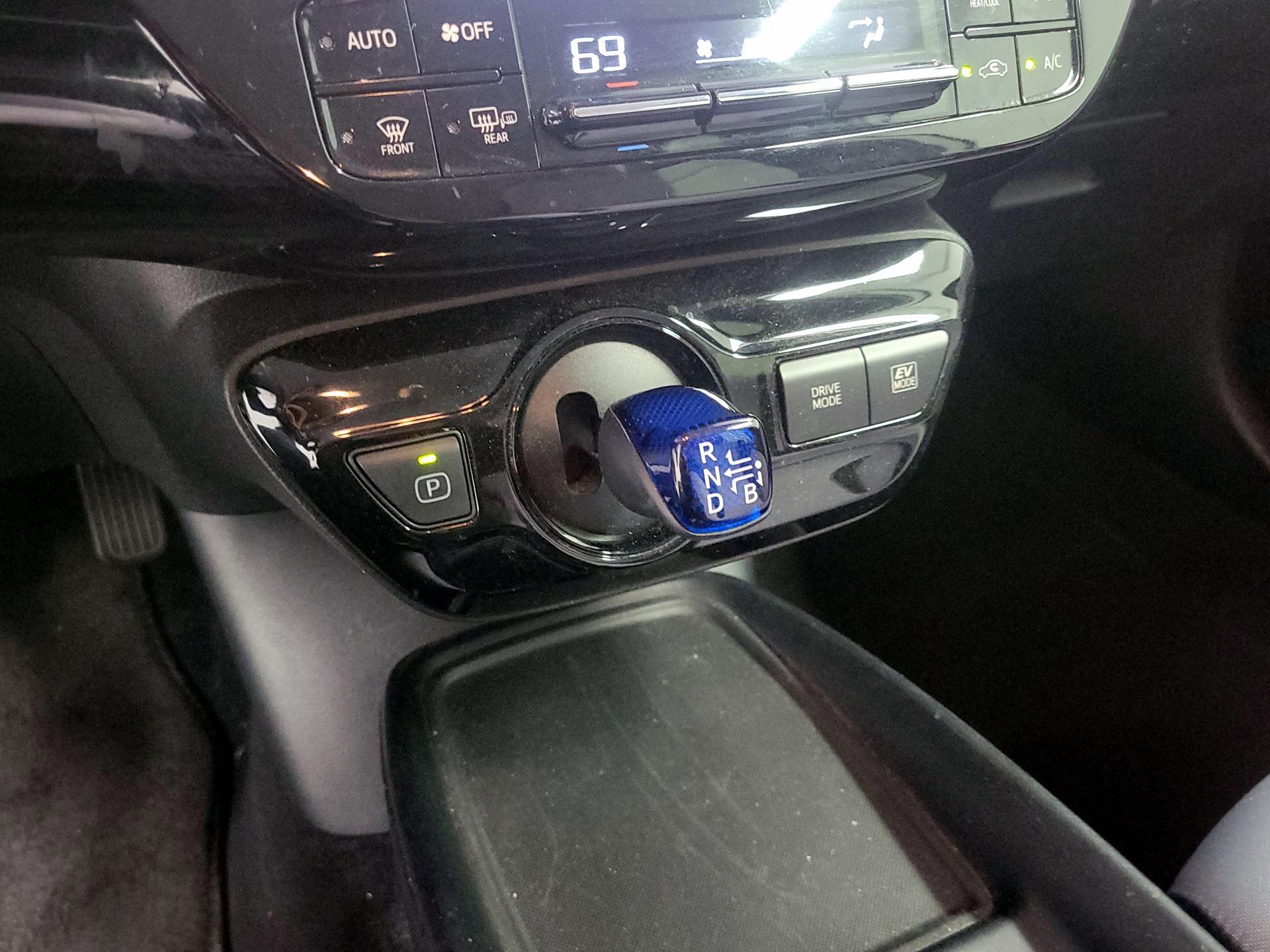 Thumbnail: 2020 Toyota Prius - 15