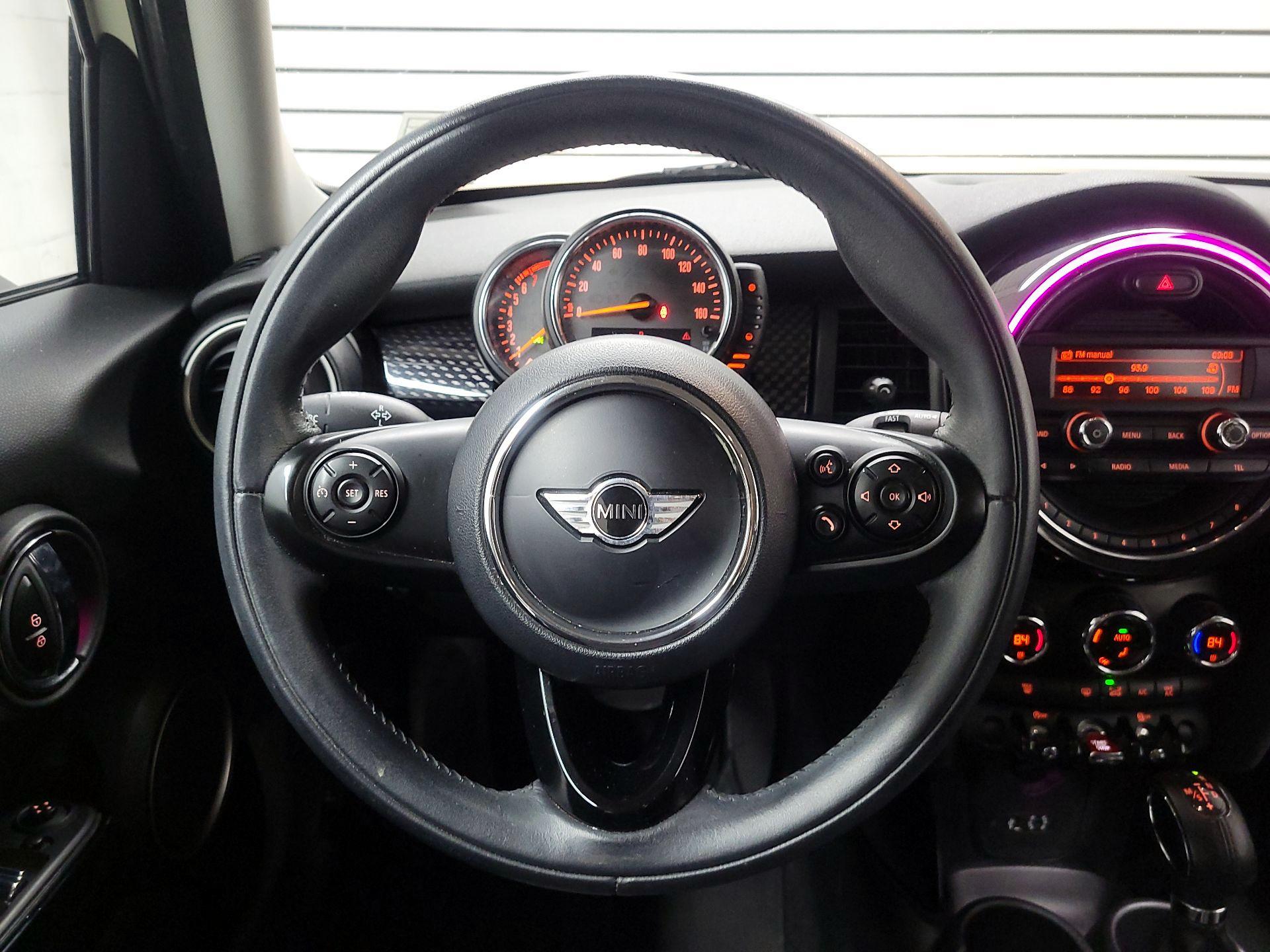 Thumbnail: 2015 MINI Cooper Hardtop - 10