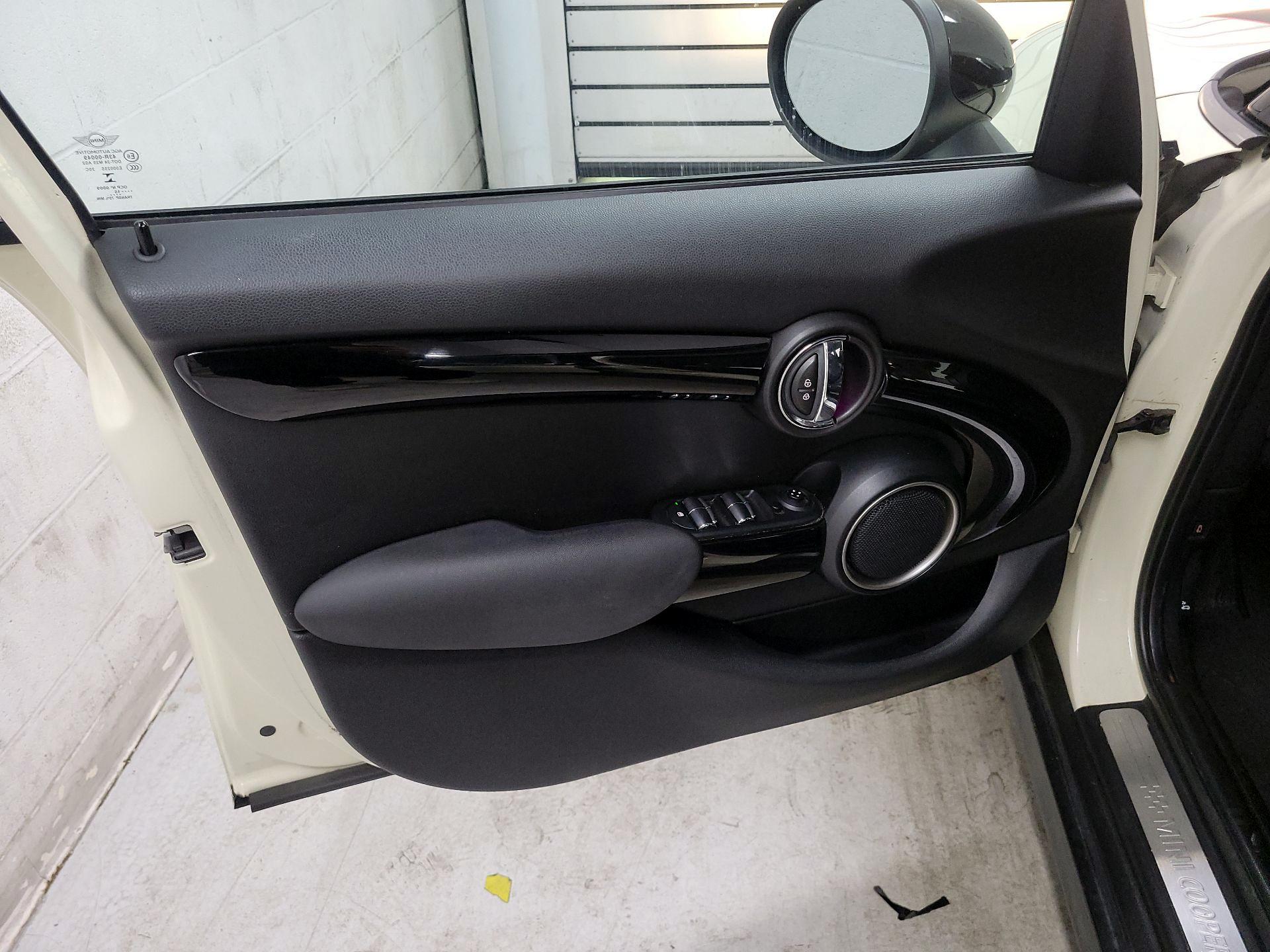 Thumbnail: 2015 MINI Cooper Hardtop - 12