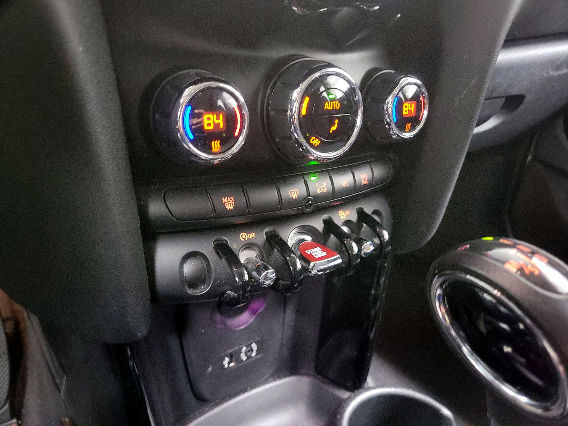 Thumbnail: 2015 MINI Cooper Hardtop - 15