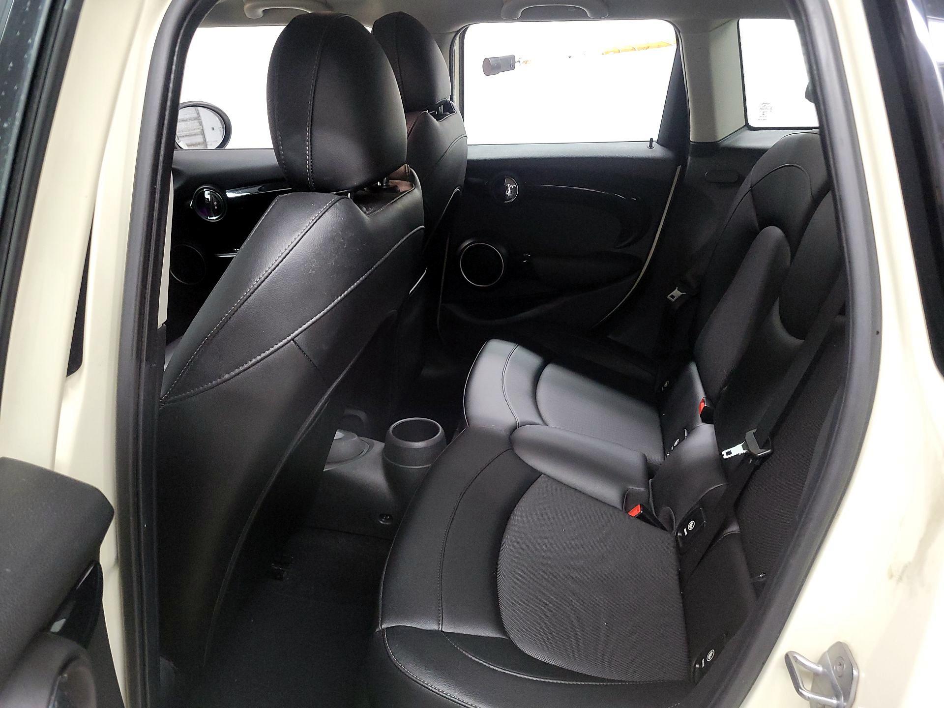 Thumbnail: 2015 MINI Cooper Hardtop - 18