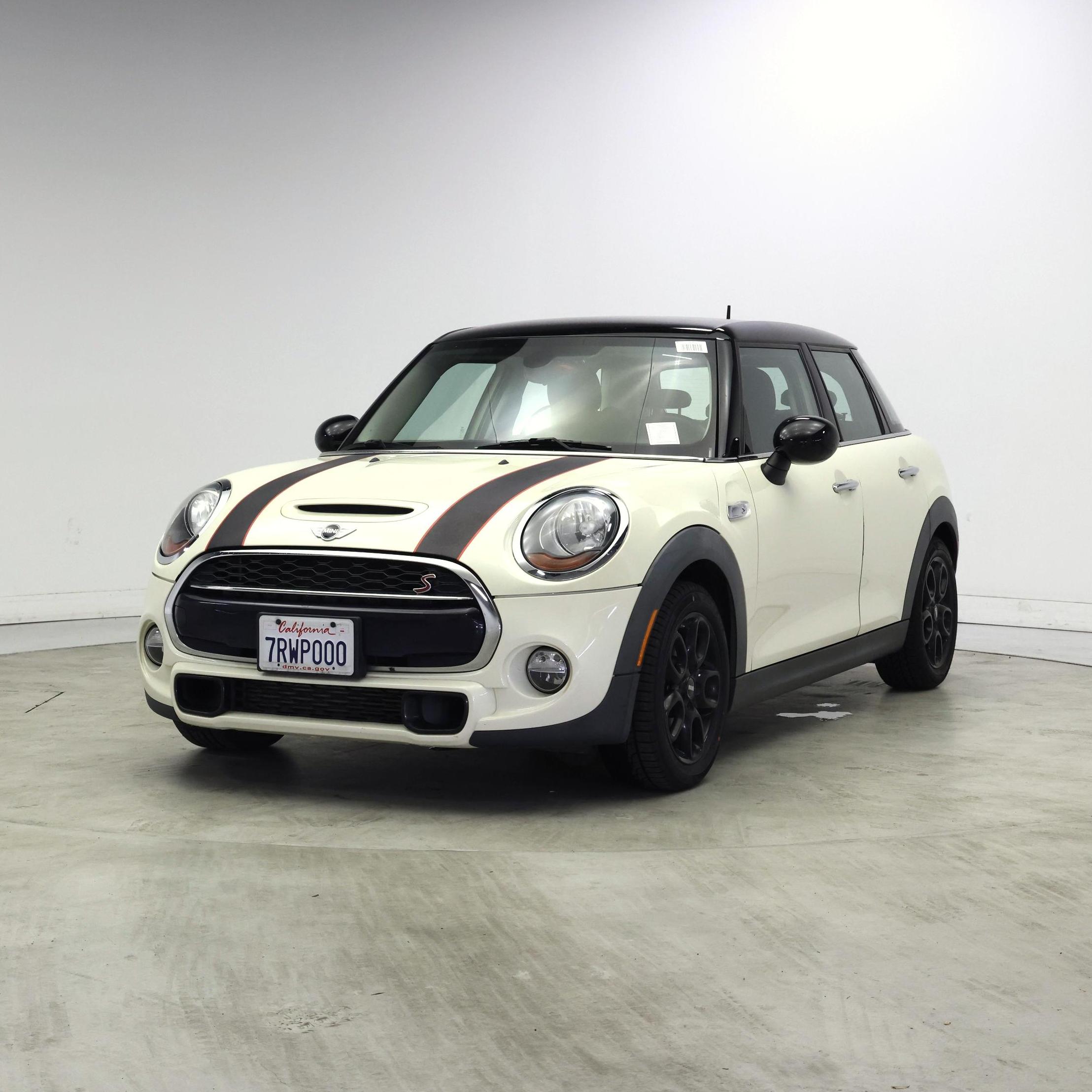 Thumbnail: 2015 MINI Cooper Hardtop - 4