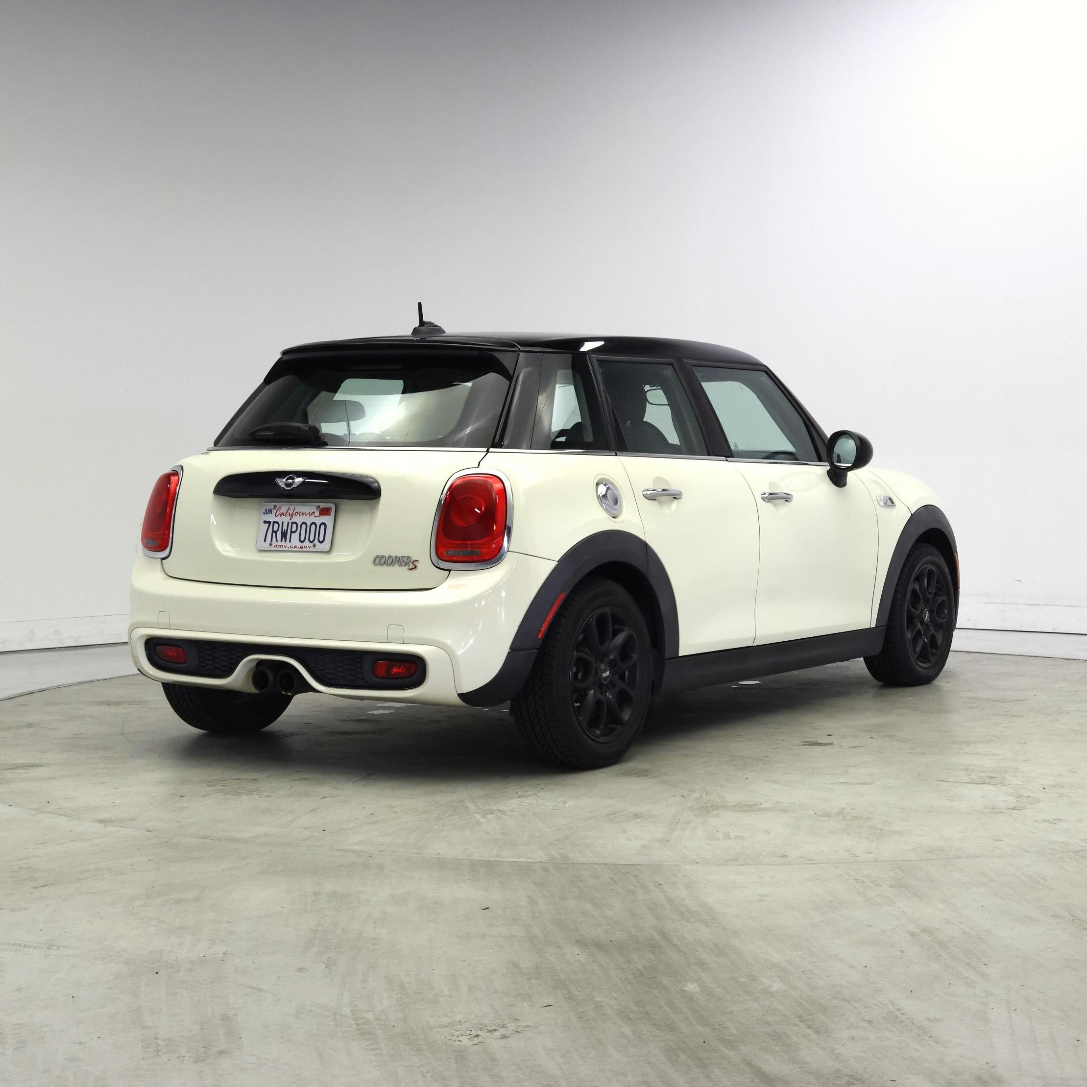 Thumbnail: 2015 MINI Cooper Hardtop - 8
