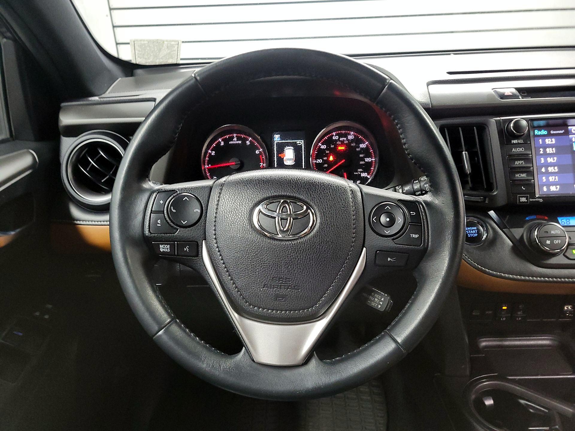 Thumbnail: 2016 Toyota RAV4 - 10