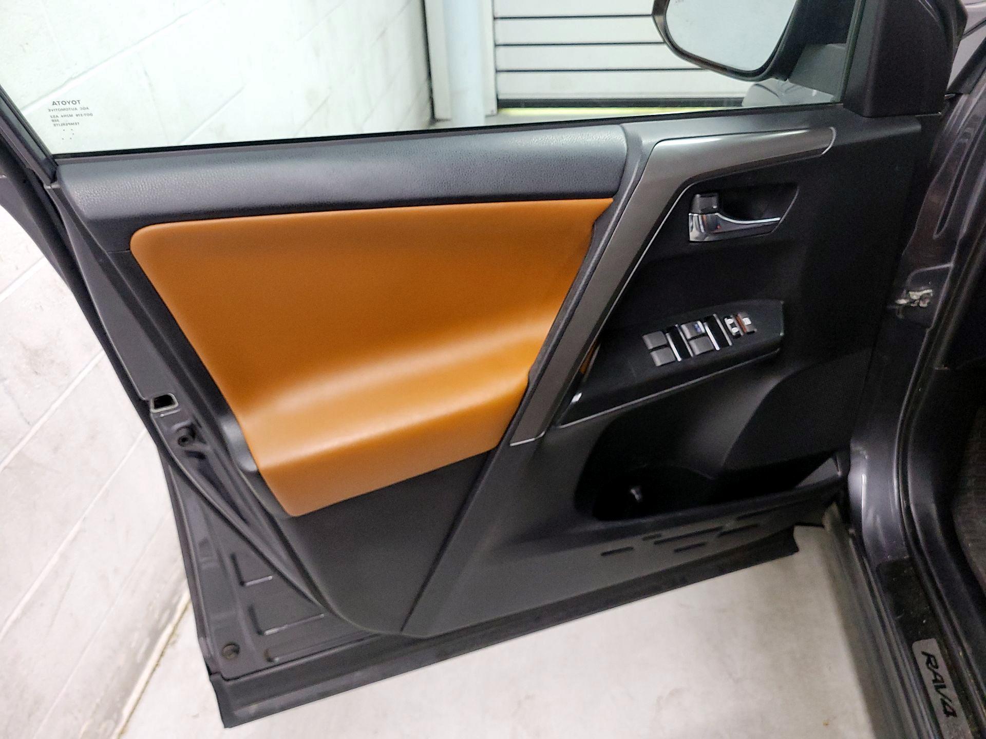 Thumbnail: 2016 Toyota RAV4 - 12