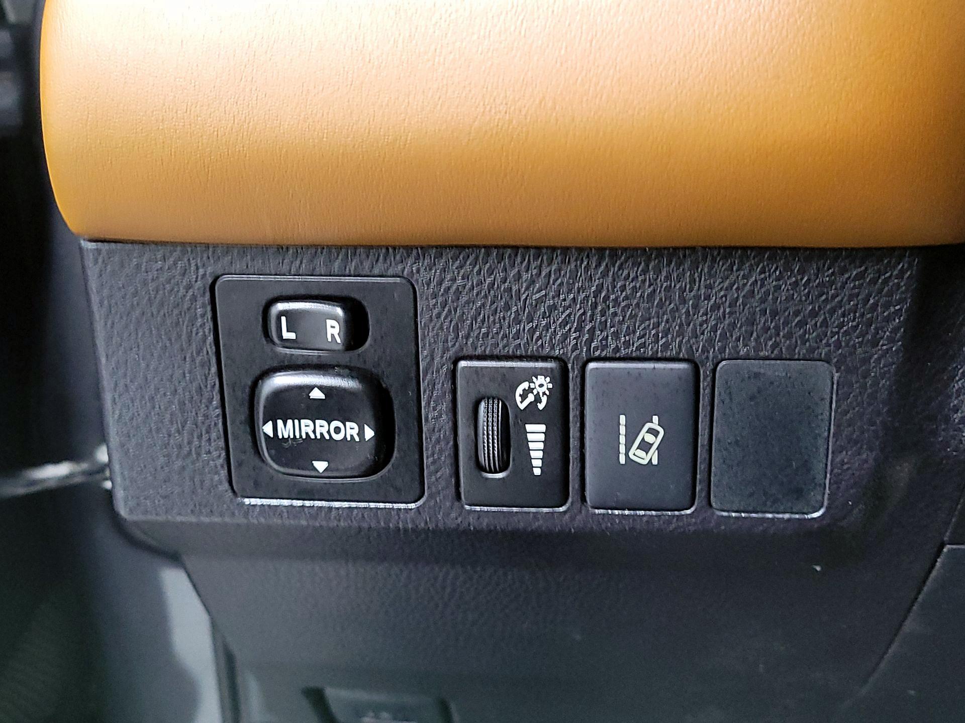Thumbnail: 2016 Toyota RAV4 - 13