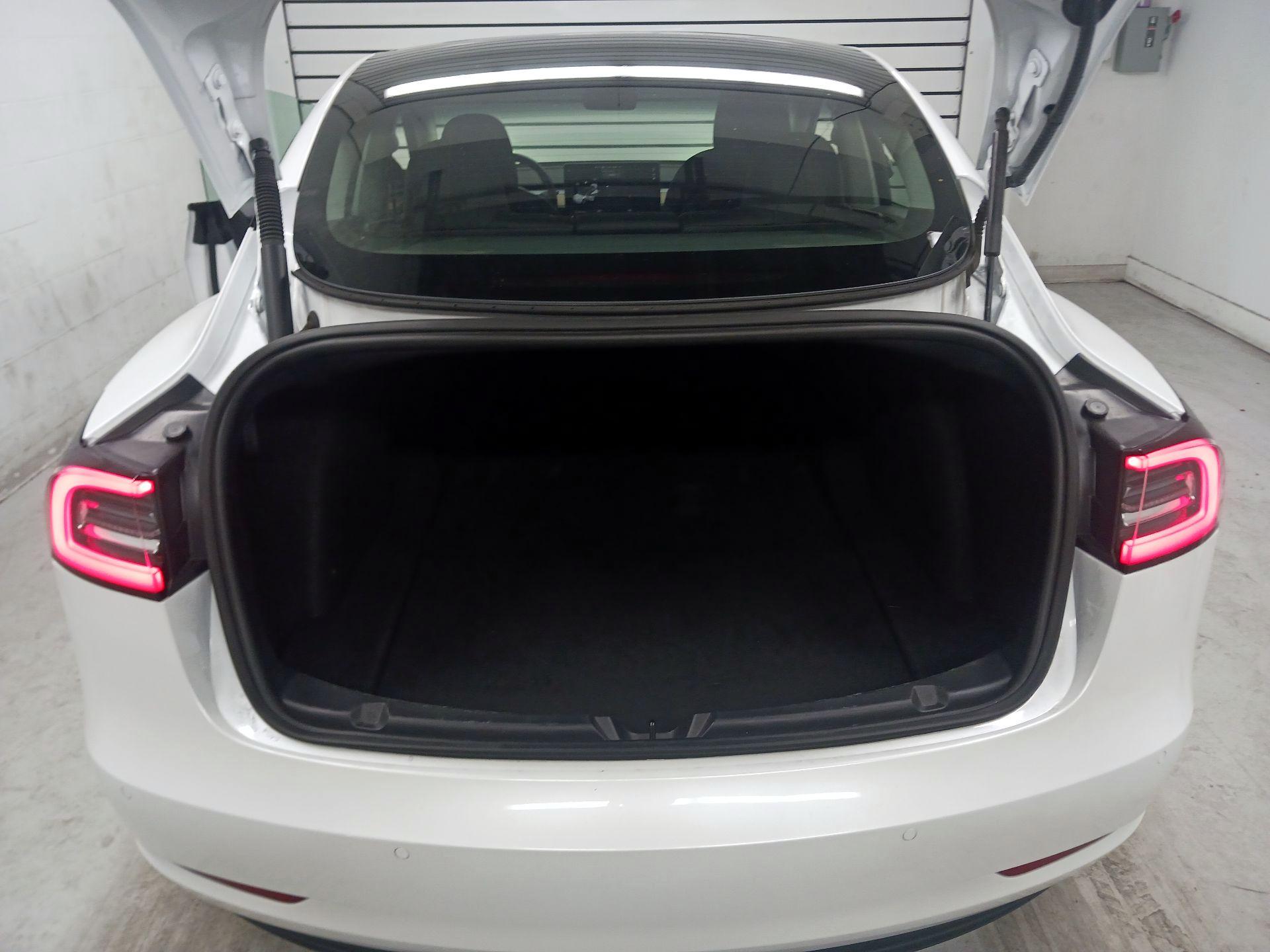 Thumbnail: 2021 Tesla Model 3 - 17